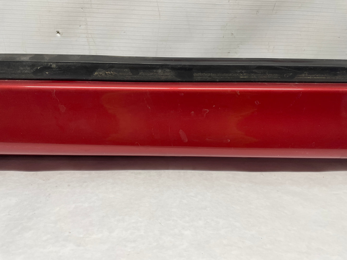 2006 Pontiac GTO RH Passenger Rocker Molding Side Skirt Panel Trim OEM