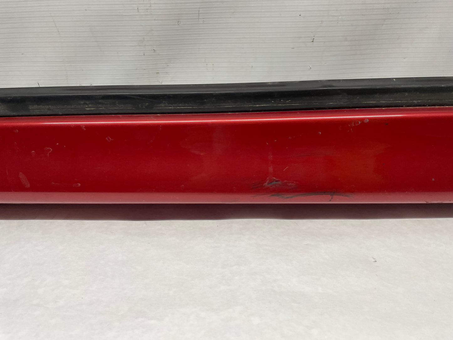 2006 Pontiac GTO RH Passenger Rocker Molding Side Skirt Panel Trim OEM