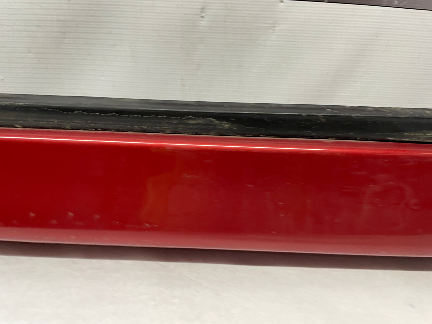 2006 Pontiac GTO RH Passenger Rocker Molding Side Skirt Panel Trim OEM