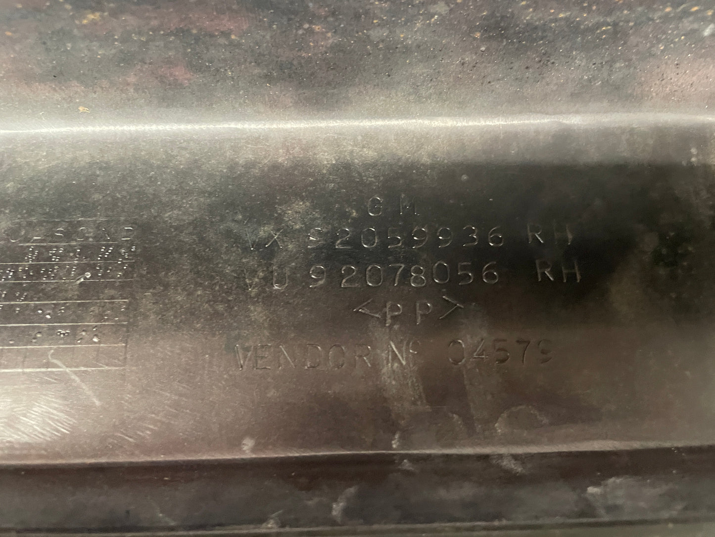 2006 Pontiac GTO RH Passenger Rocker Molding Side Skirt Panel Trim OEM