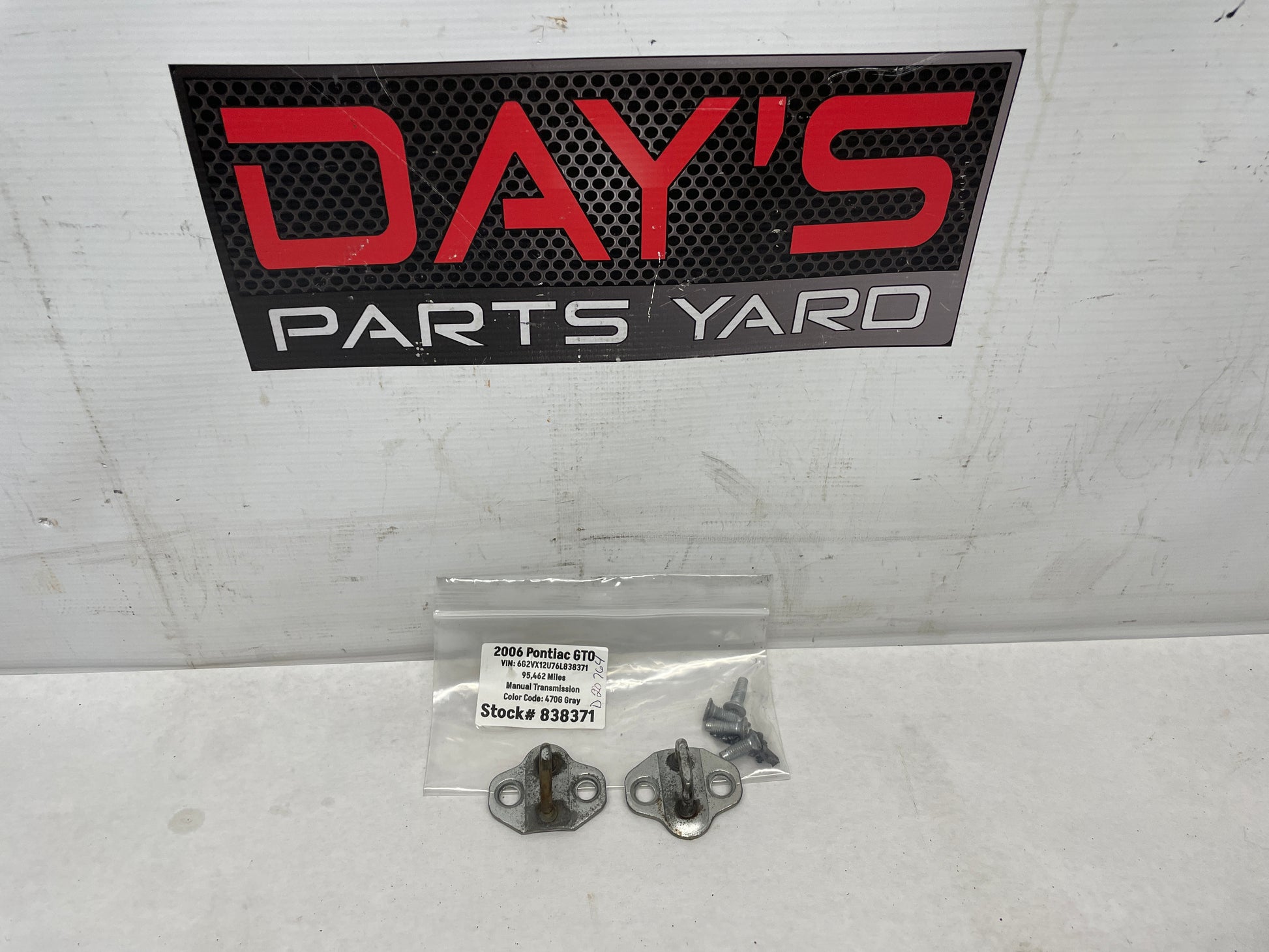 2006 Pontiac GTO RH & LH Door Striker Latch Catch OEM - Day's Parts Yard
