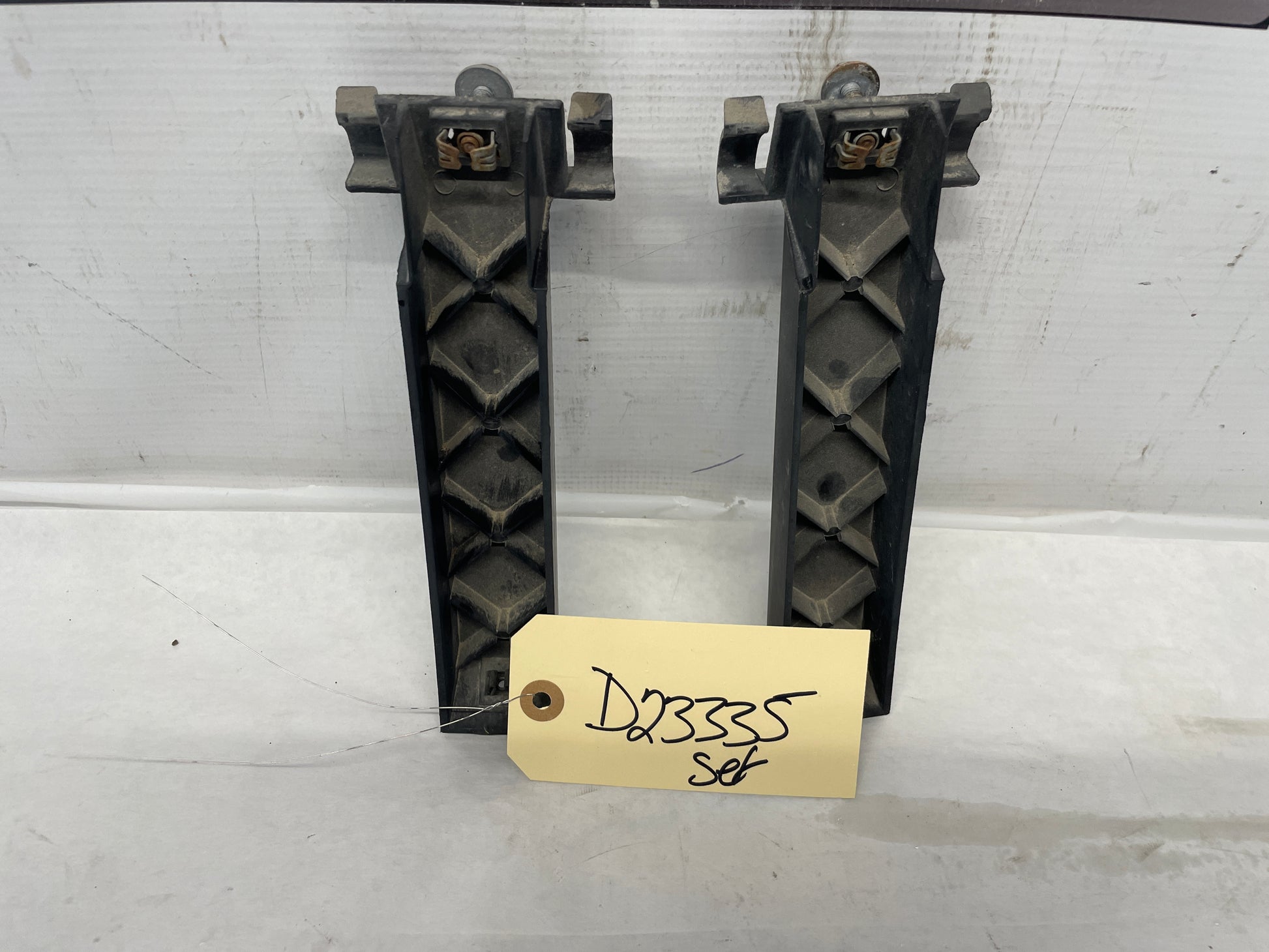 2018 Chevy Camaro SS RH & LH Rear Bumper Lower Brackets OEM - Day's Parts Yard