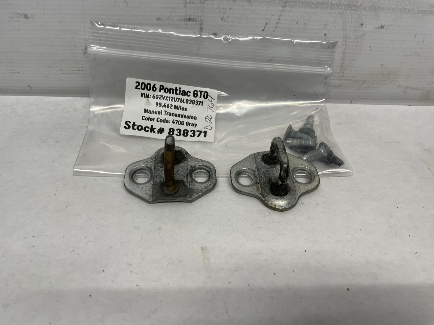 2006 Pontiac GTO RH & LH Door Striker Latch Catch OEM - Day's Parts Yard