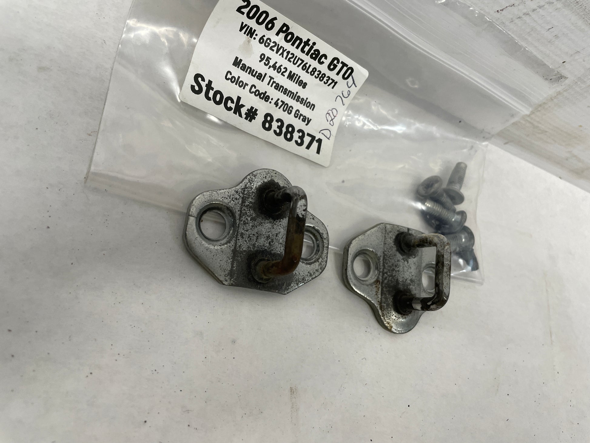 2006 Pontiac GTO RH & LH Door Striker Latch Catch OEM - Day's Parts Yard