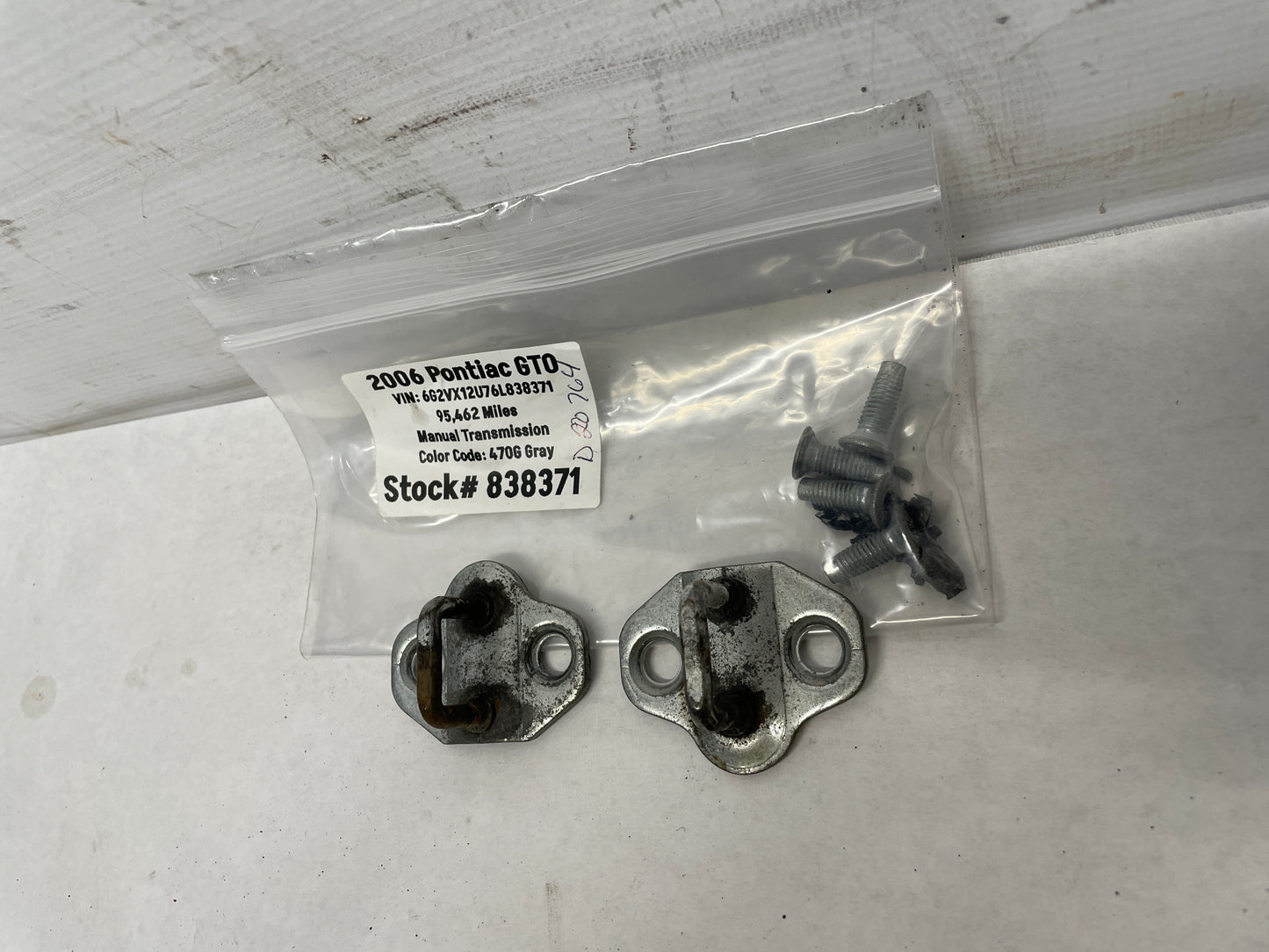 2006 Pontiac GTO RH & LH Door Striker Latch Catch OEM - Day's Parts Yard