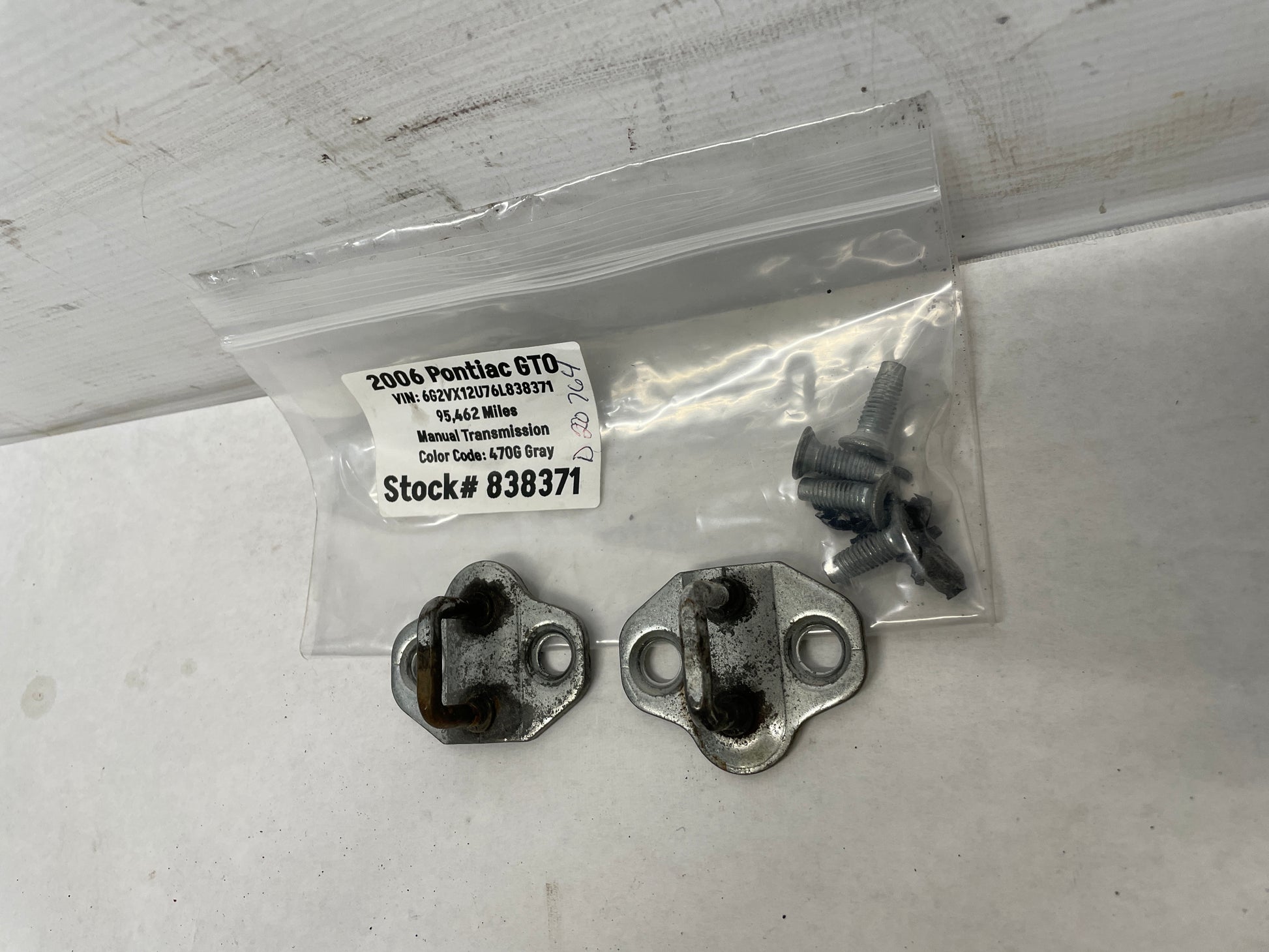 2006 Pontiac GTO RH & LH Door Striker Latch Catch OEM - Day's Parts Yard