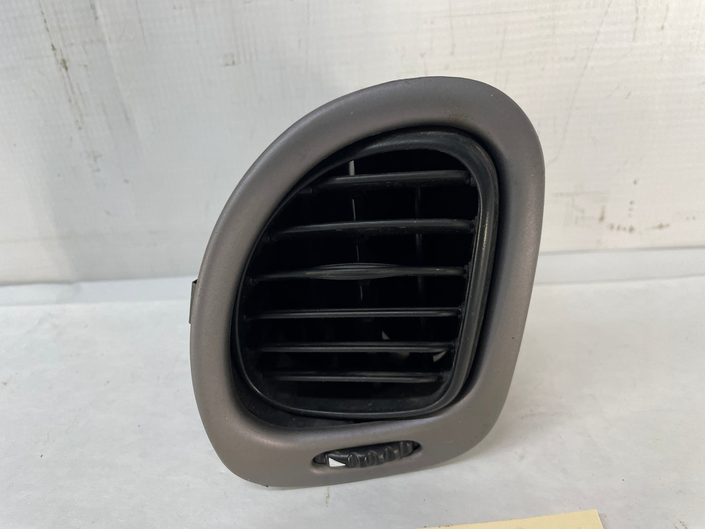 2004 Pontiac GTO LH Driver Door Air Vent OEM - Day's Parts Yard