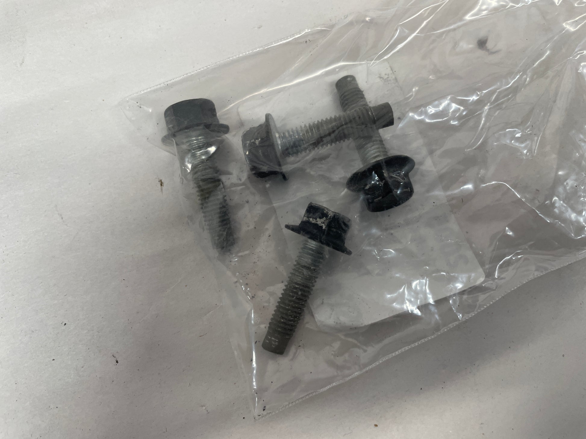 2005 Pontiac GTO RH & LH Hood Hinges OEM - Day's Parts Yard