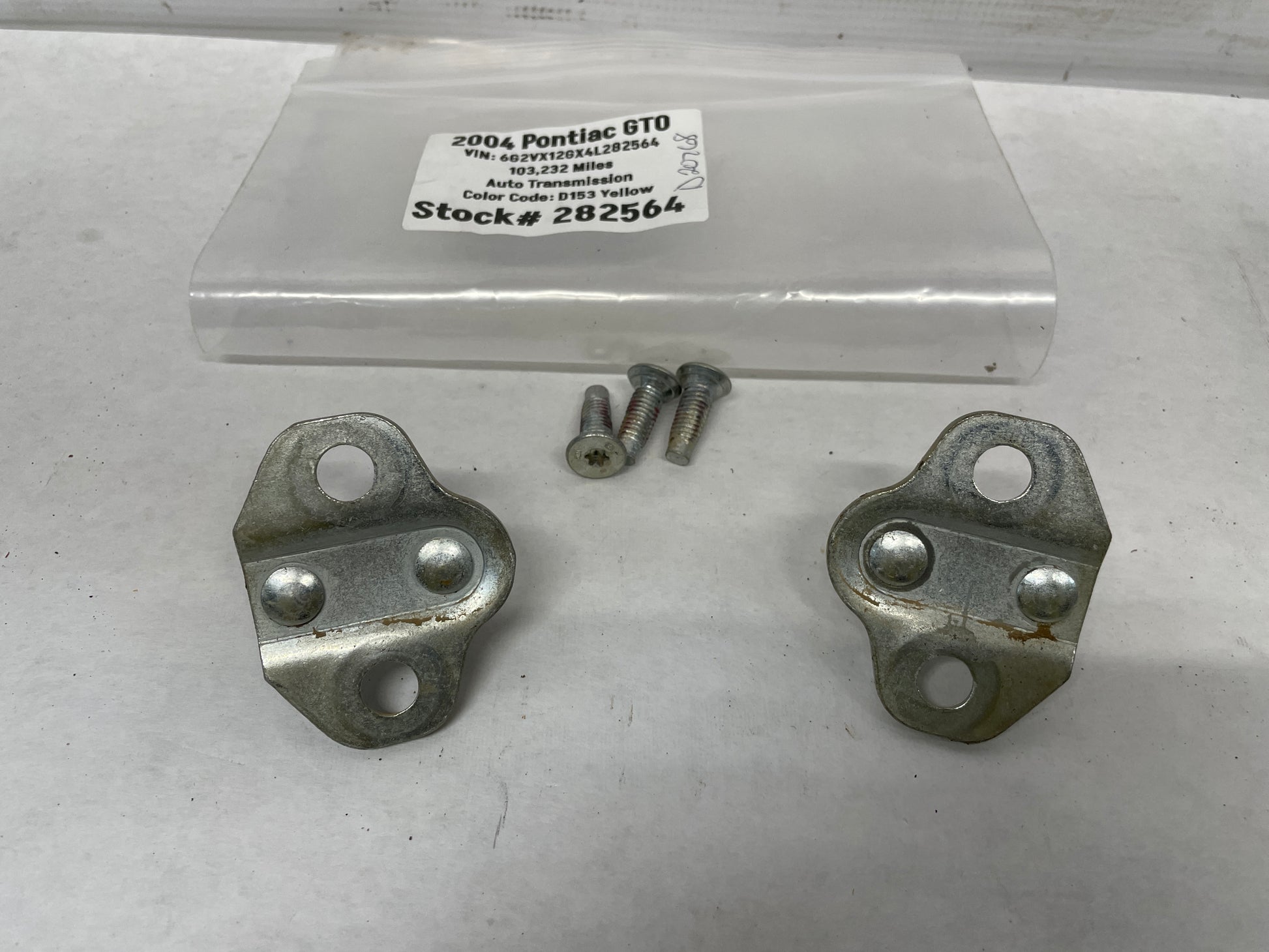 2004 Pontiac GTO RH & LH Door Striker Latch Catch OEM - Day's Parts Yard