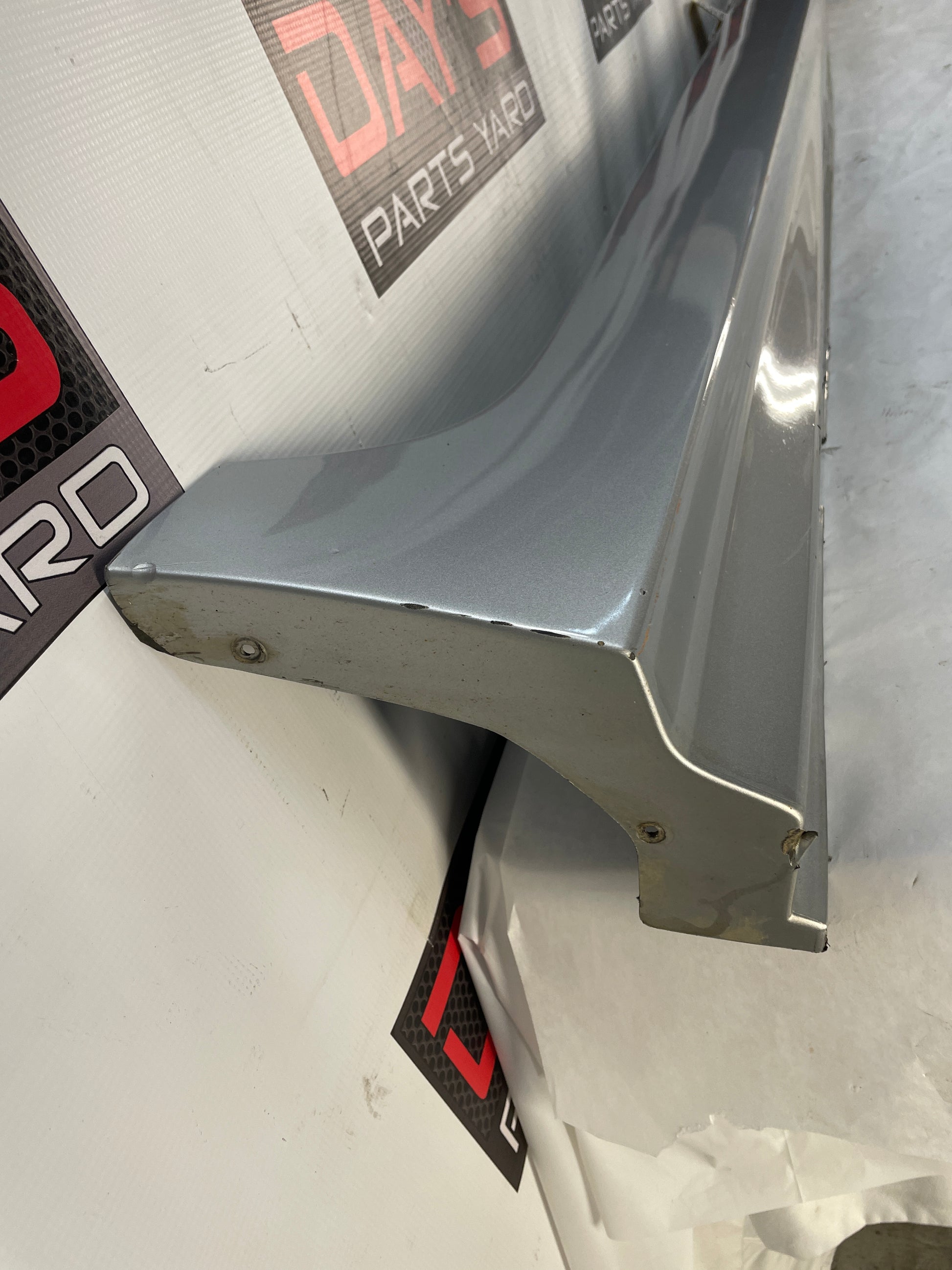 2009 Pontiac G8 RH Passenger Rocker Molding Side Skirt Panel Trim Silver OEM - Day's Parts Yard