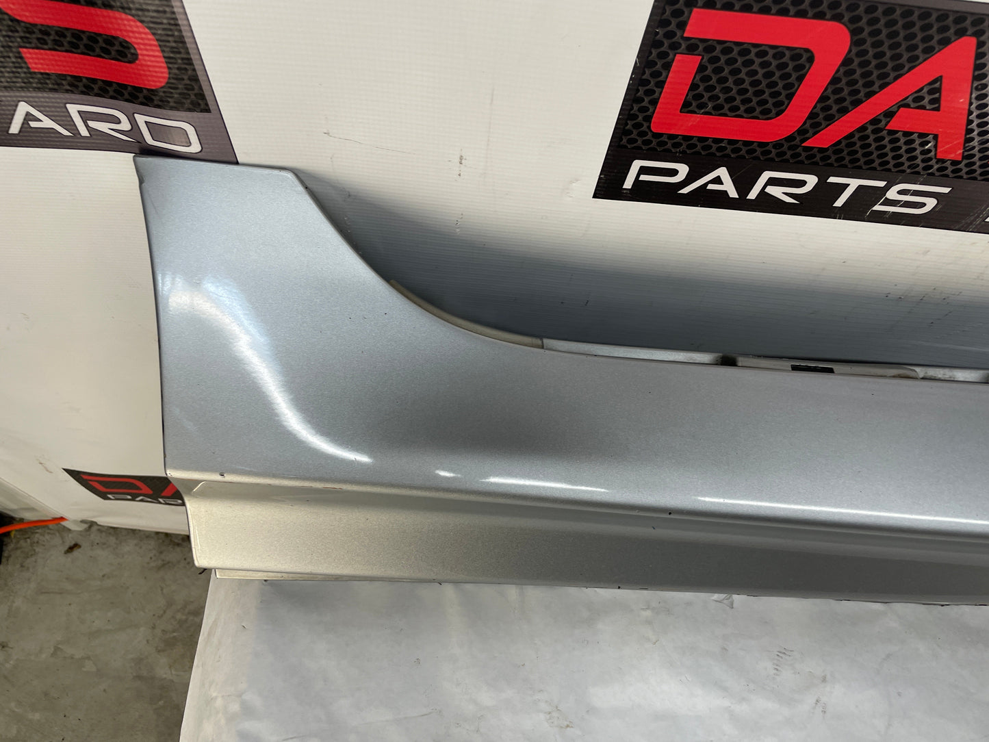 2009 Pontiac G8 RH Passenger Rocker Molding Side Skirt Panel Trim Silver OEM - Day's Parts Yard