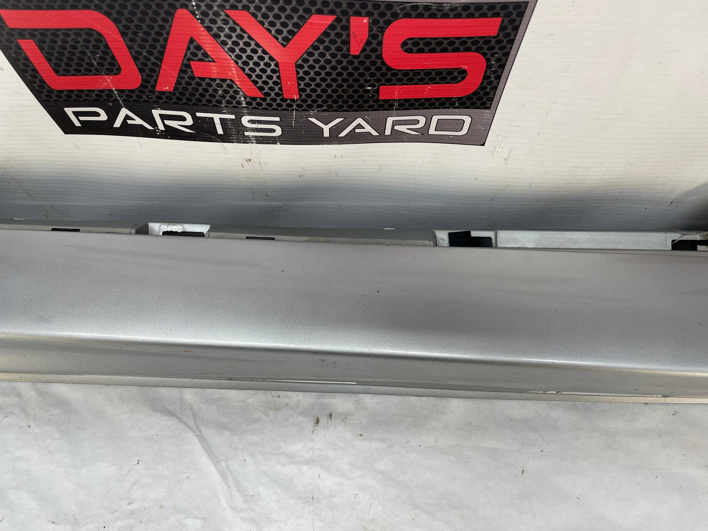 2009 Pontiac G8 RH Passenger Rocker Molding Side Skirt Panel Trim Silver OEM - Day's Parts Yard