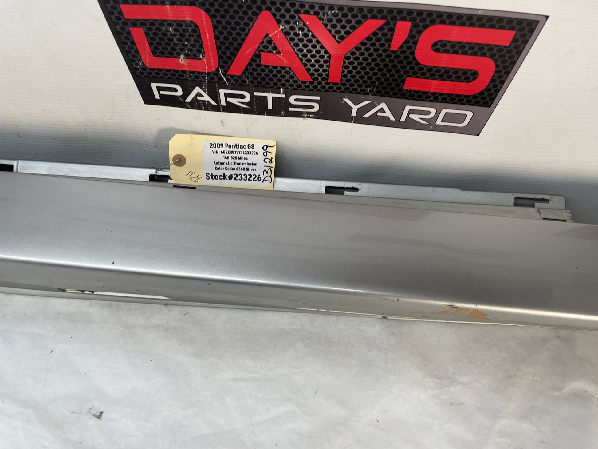 2009 Pontiac G8 RH Passenger Rocker Molding Side Skirt Panel Trim Silver OEM - Day's Parts Yard