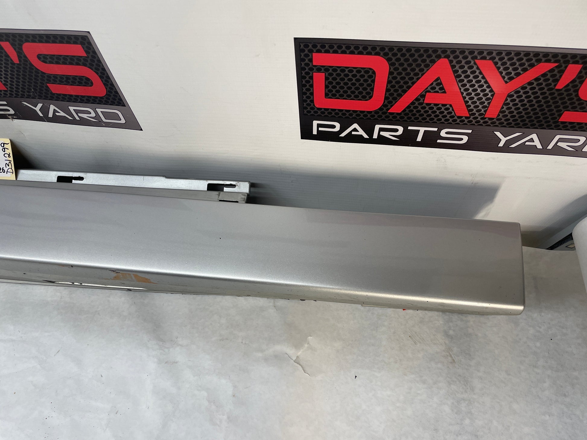 2009 Pontiac G8 RH Passenger Rocker Molding Side Skirt Panel Trim Silver OEM - Day's Parts Yard