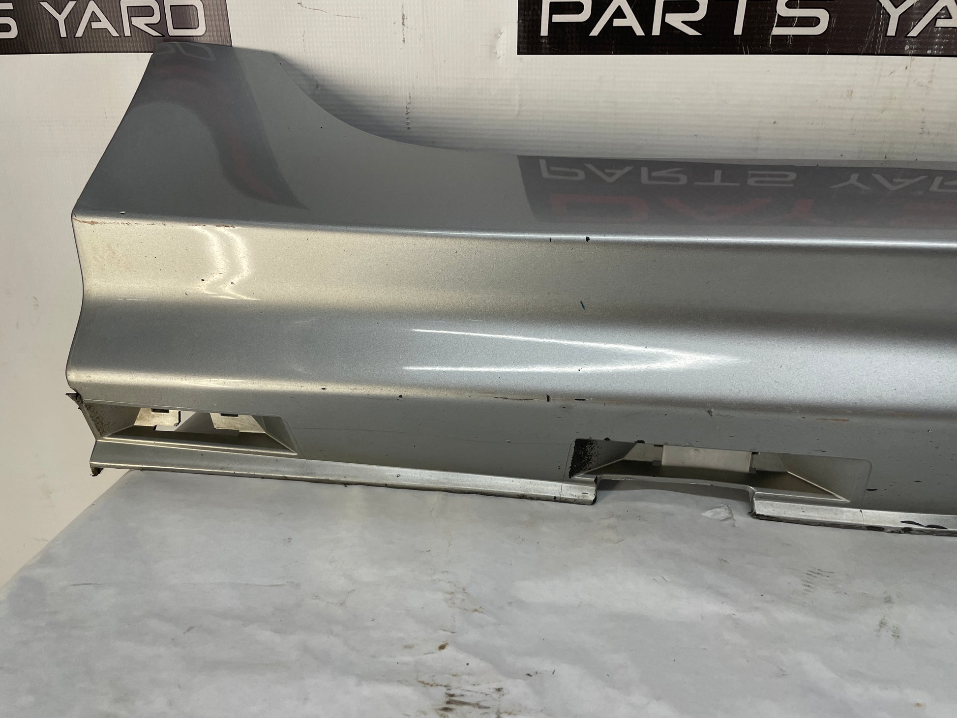 2009 Pontiac G8 RH Passenger Rocker Molding Side Skirt Panel Trim Silver OEM - Day's Parts Yard