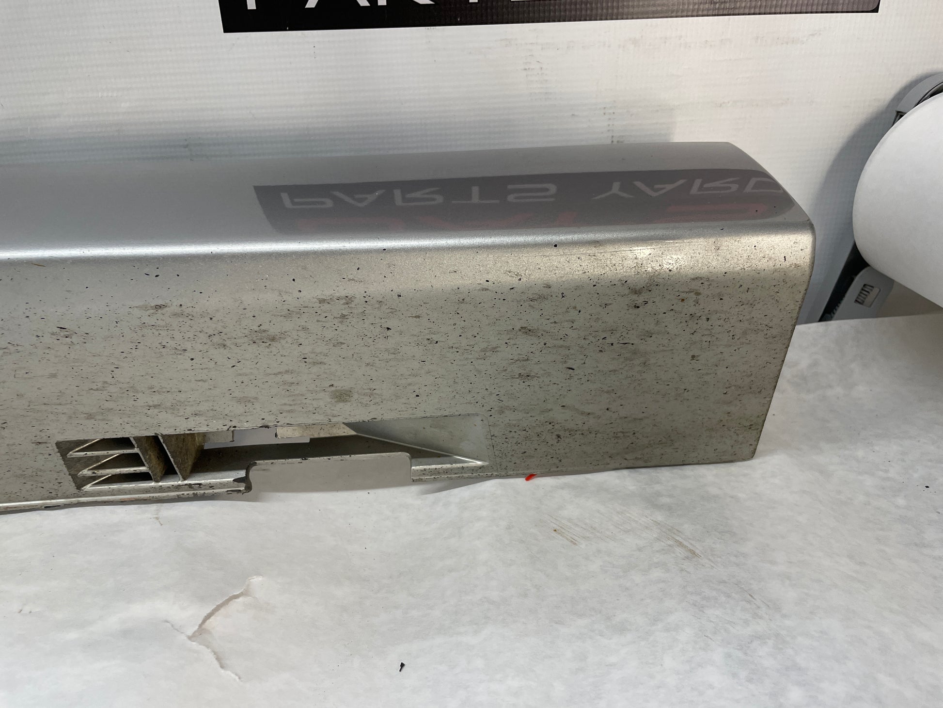 2009 Pontiac G8 RH Passenger Rocker Molding Side Skirt Panel Trim Silver OEM - Day's Parts Yard