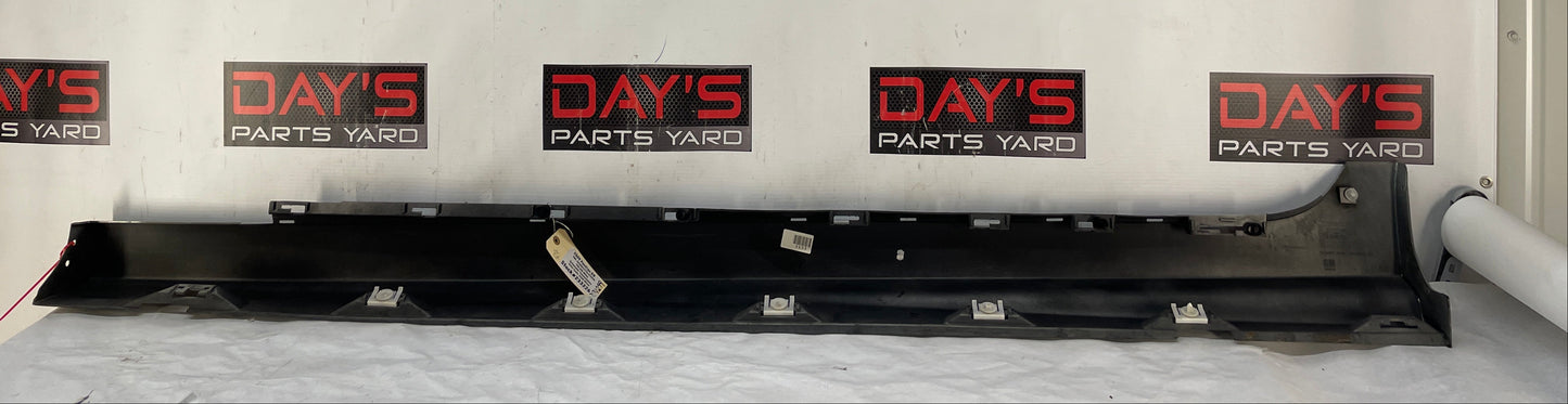 2009 Pontiac G8 RH Passenger Rocker Molding Side Skirt Panel Trim Silver OEM - Day's Parts Yard