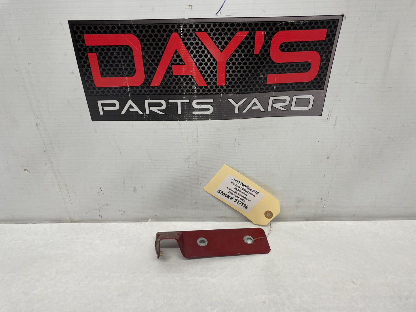 2006 Pontiac GTO LH Driver Fender Side Skirt Rocker Molding Support Bracket OEM