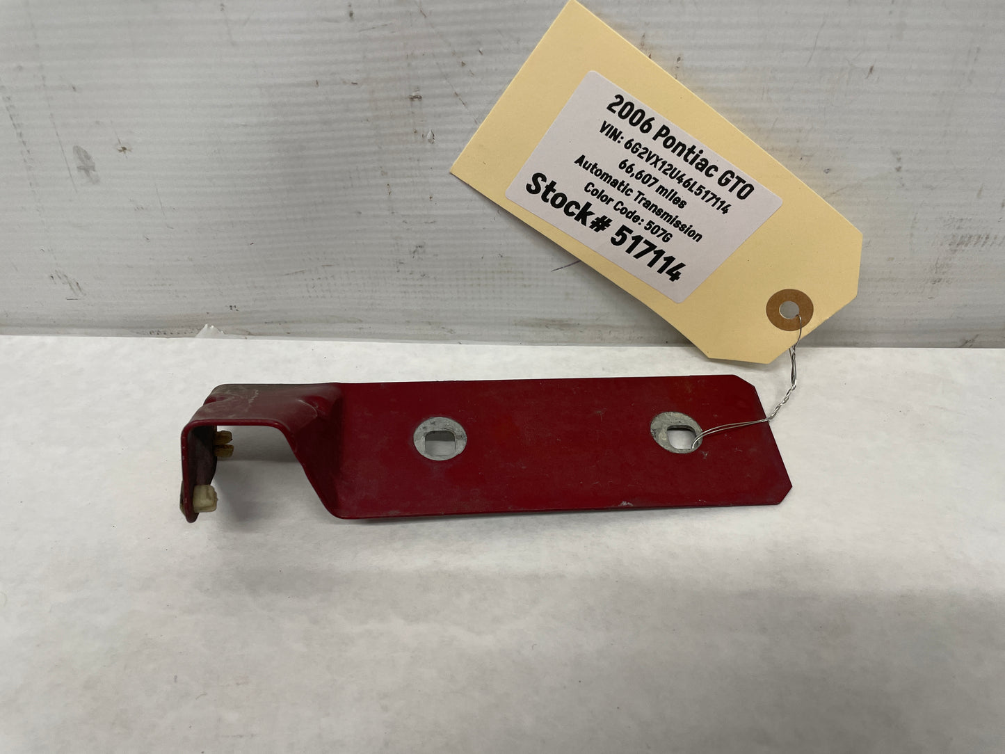 2006 Pontiac GTO LH Driver Fender Side Skirt Rocker Molding Support Bracket OEM