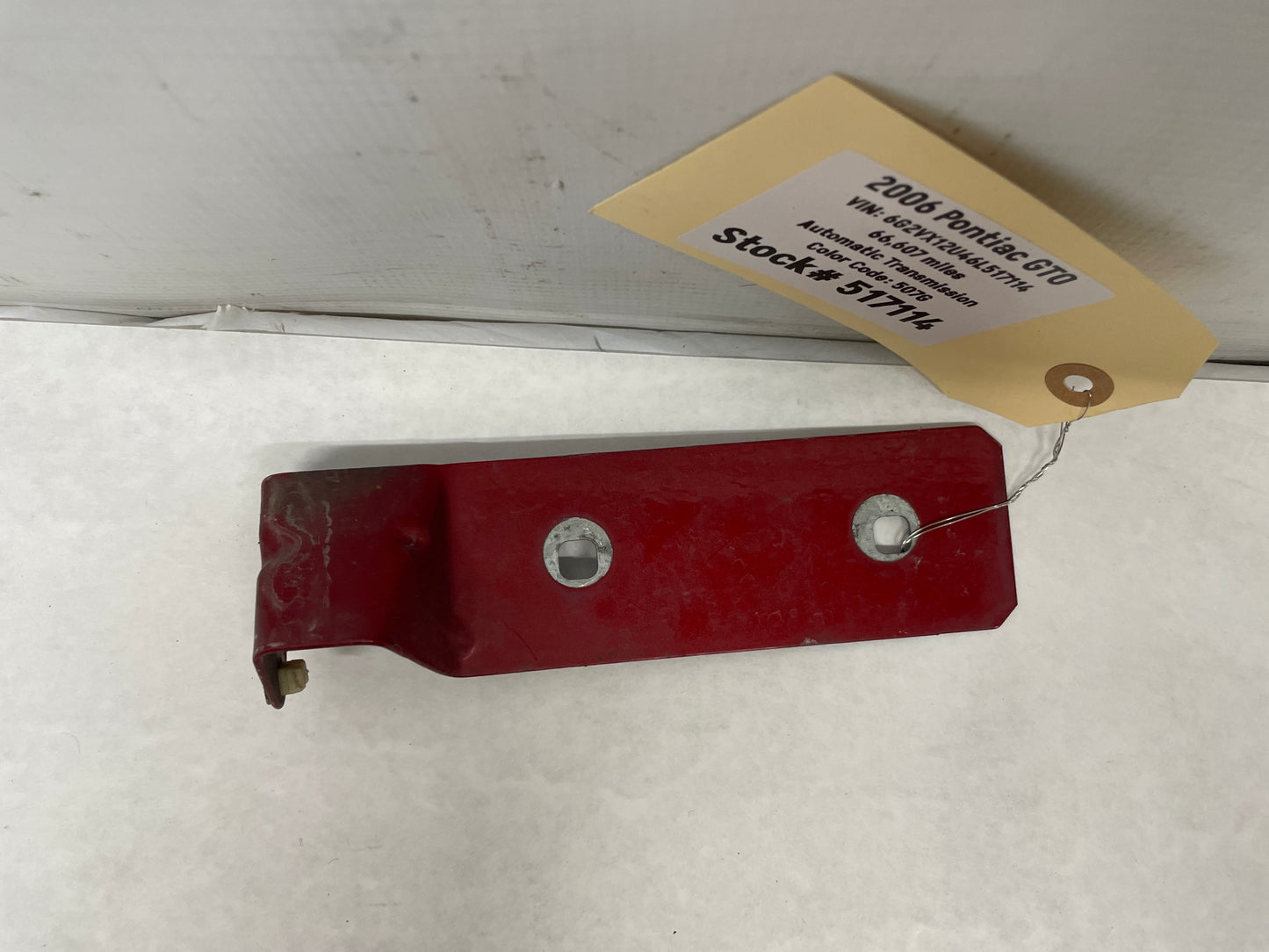 2006 Pontiac GTO LH Driver Fender Side Skirt Rocker Molding Support Bracket OEM