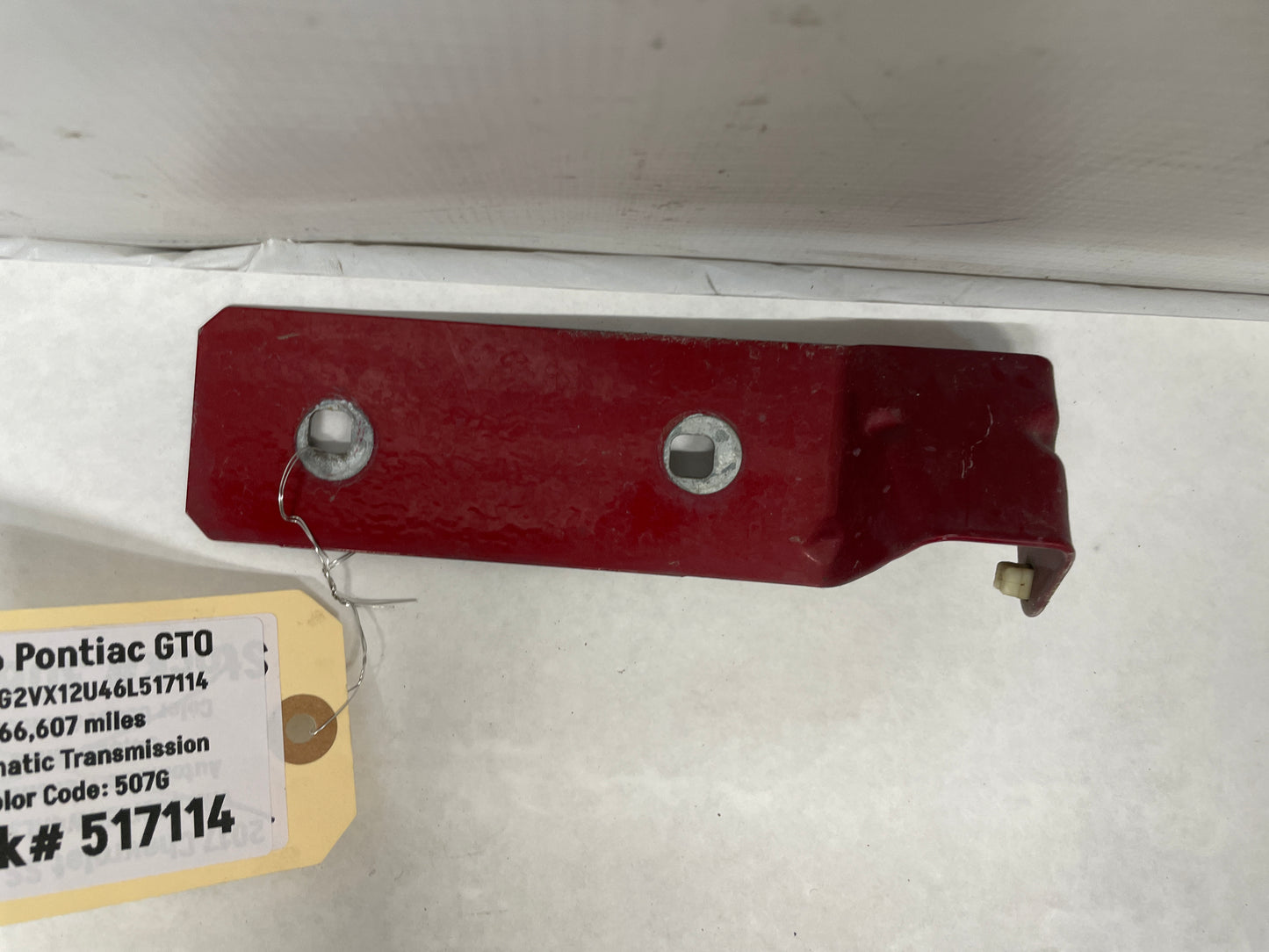 2006 Pontiac GTO RH Passenger Fender Side Skirt Rocker Molding Support Bracket OEM