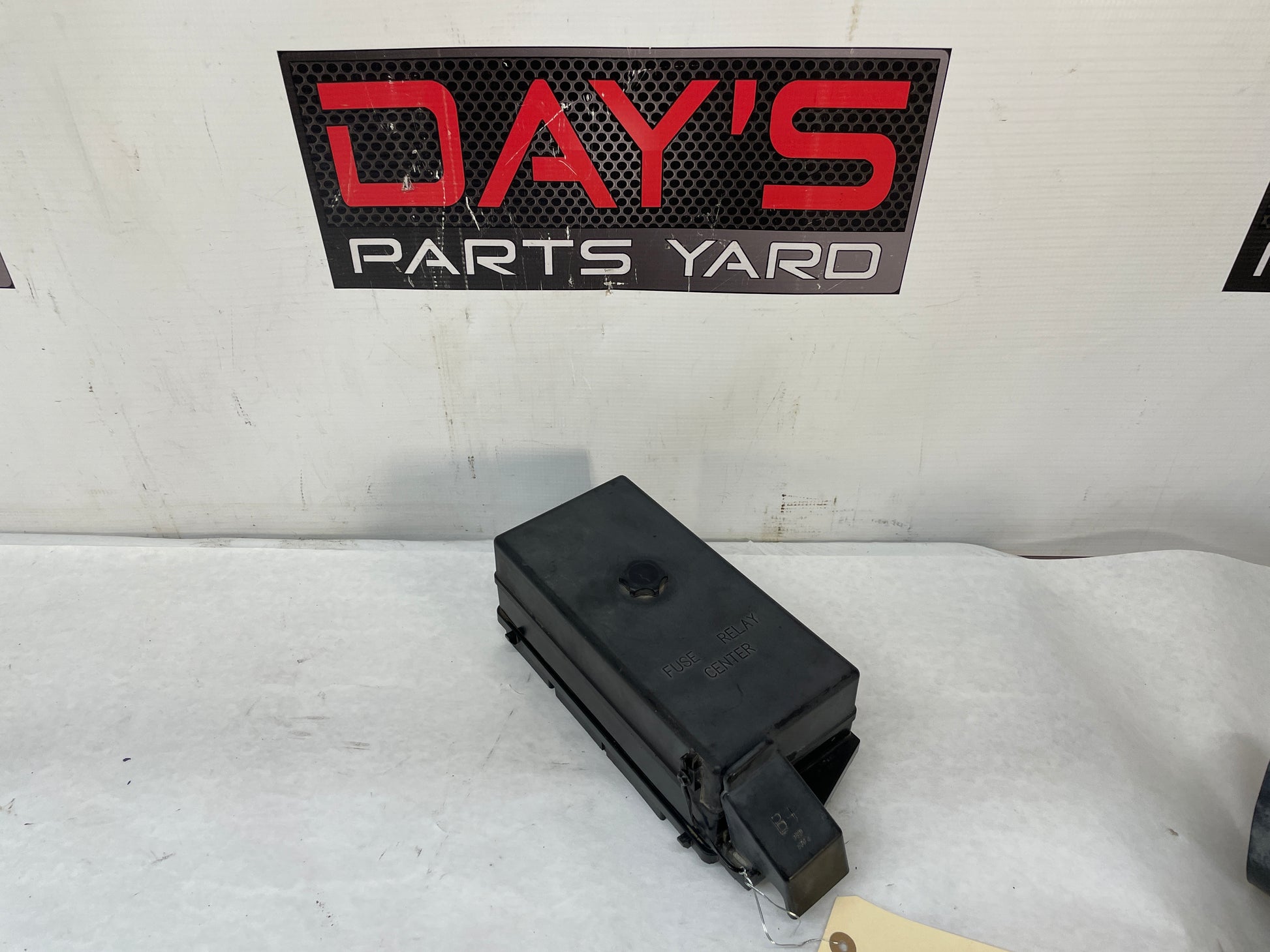 2004 Chevy C5 Corvette Engine Bay Wiring Harness Junction Fuse Box Block w/ Lid OEM - Day's Parts Yard