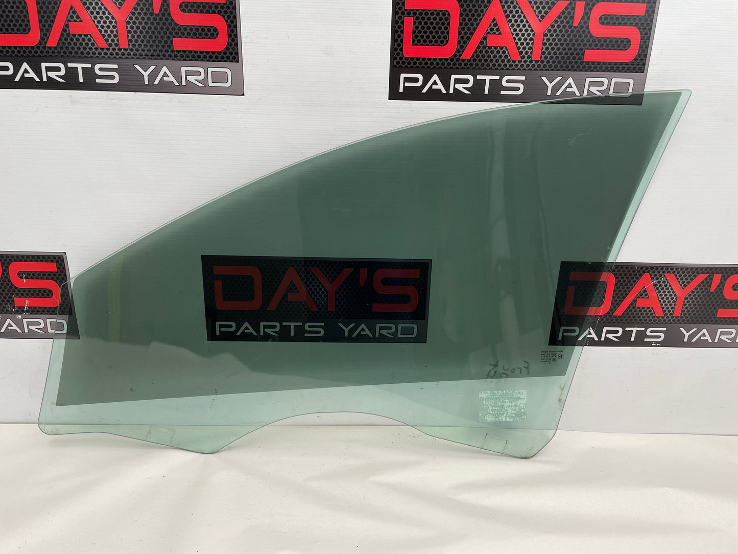 2009 Pontiac G8 GT Front RH Passenger Door Window Glass OEM - Day's Parts Yard