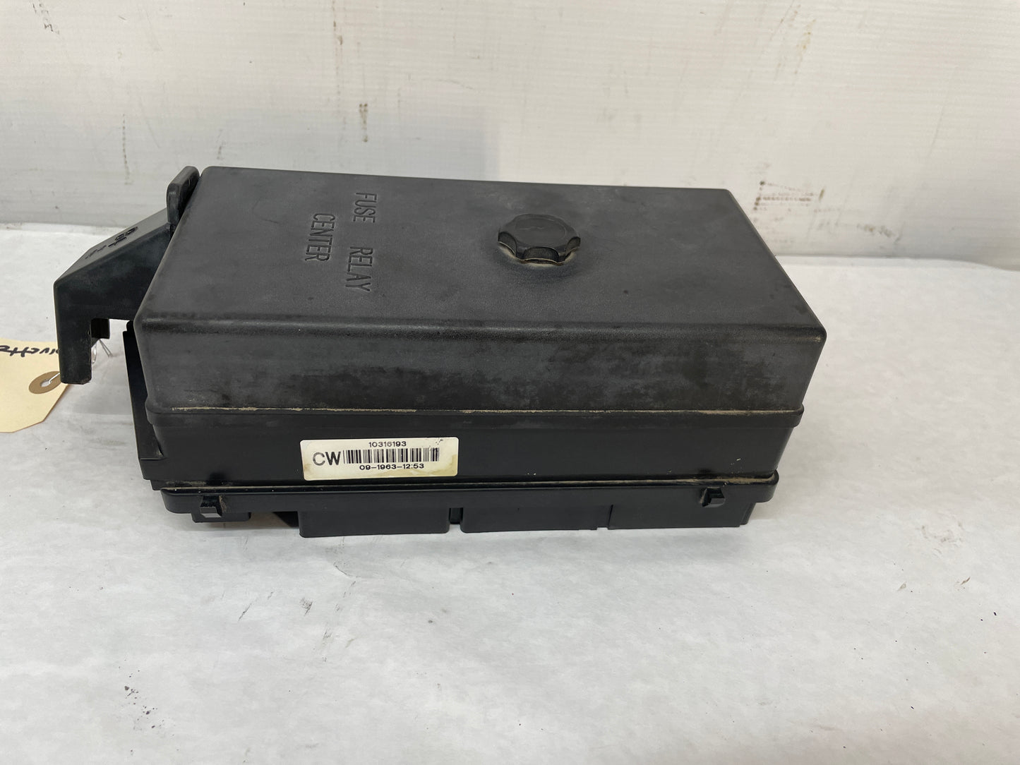 2004 Chevy C5 Corvette Engine Bay Wiring Harness Junction Fuse Box Block w/ Lid OEM - Day's Parts Yard