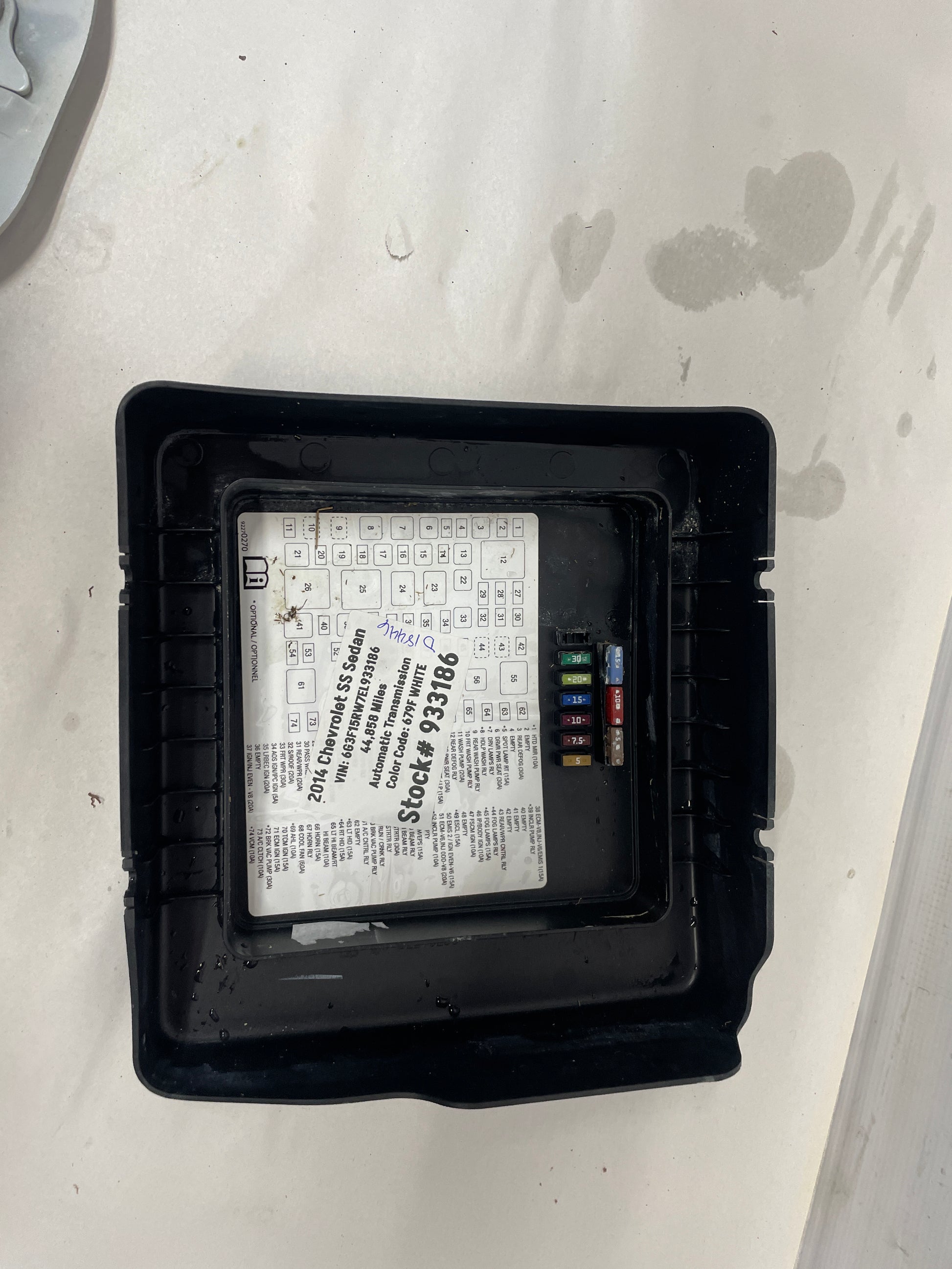 2014 Chevy SS Sedan Engine Bay Fuse Box Relay Cover Lid OEM - Day's Parts Yard