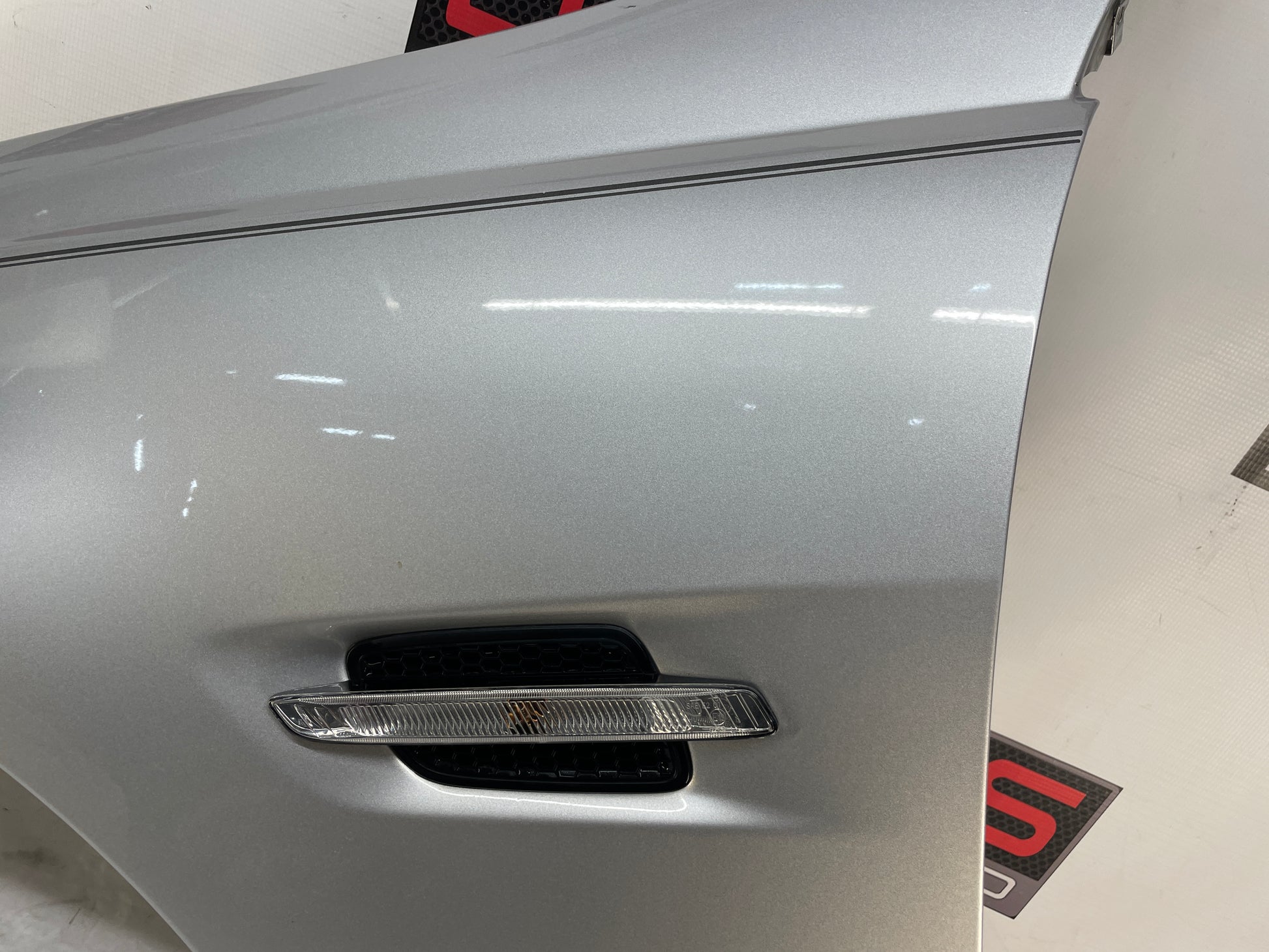 2009 Pontiac G8 LH Driver Front Fender Silver OEM - Day's Parts Yard