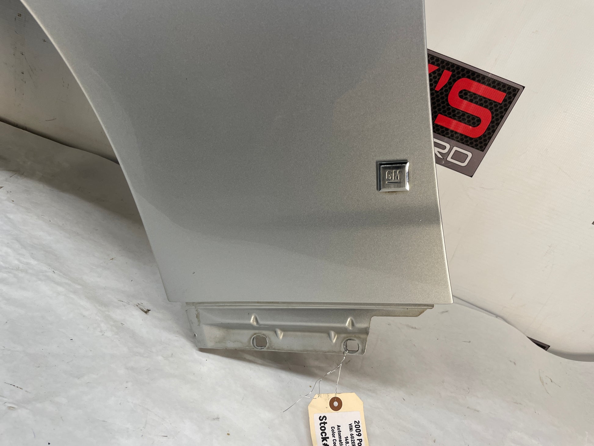 2009 Pontiac G8 LH Driver Front Fender Silver OEM - Day's Parts Yard