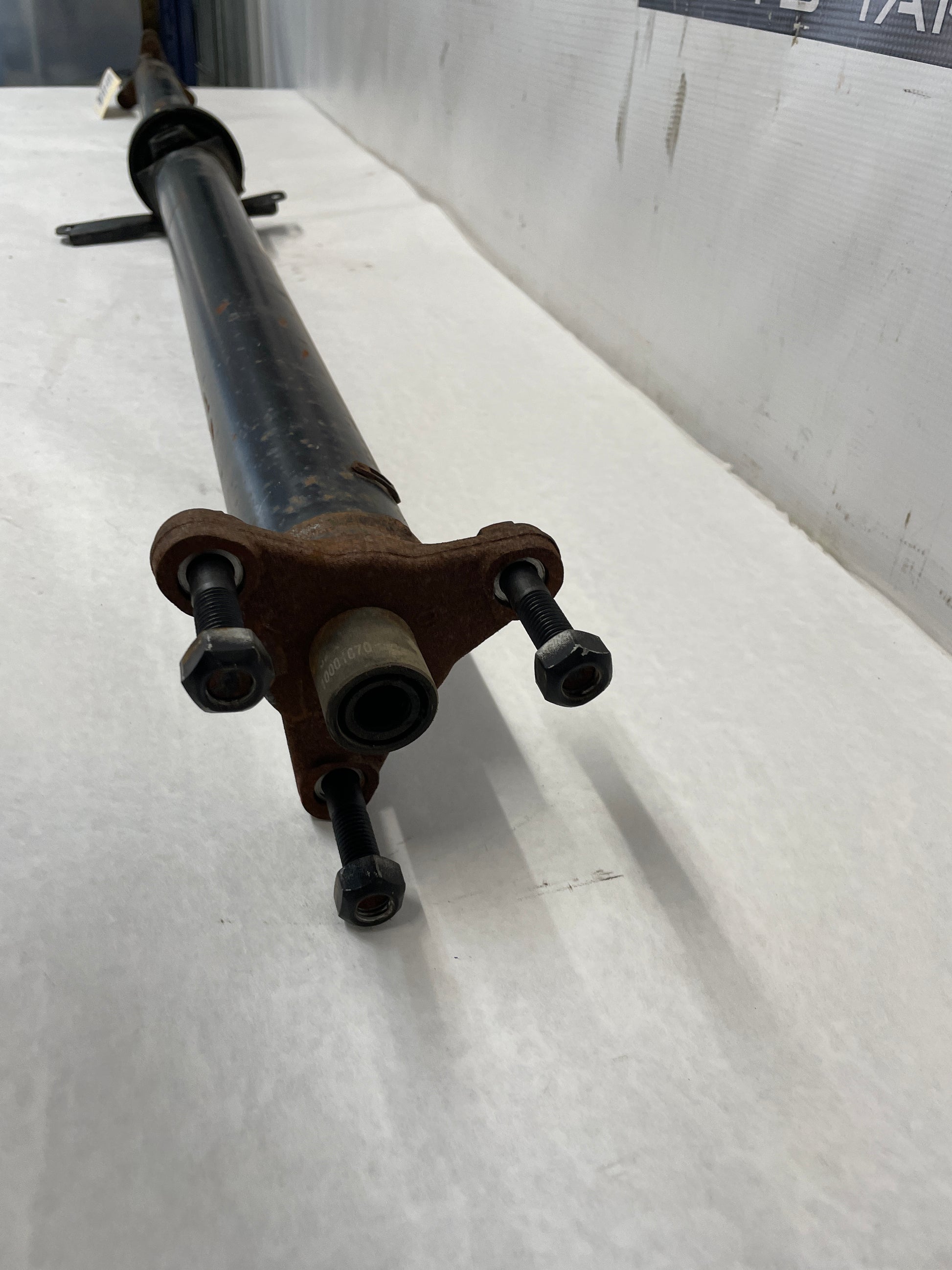 2009 Pontiac G8.Automatic Driveshaft Drive Shaft Propeller OEM - Day's Parts Yard