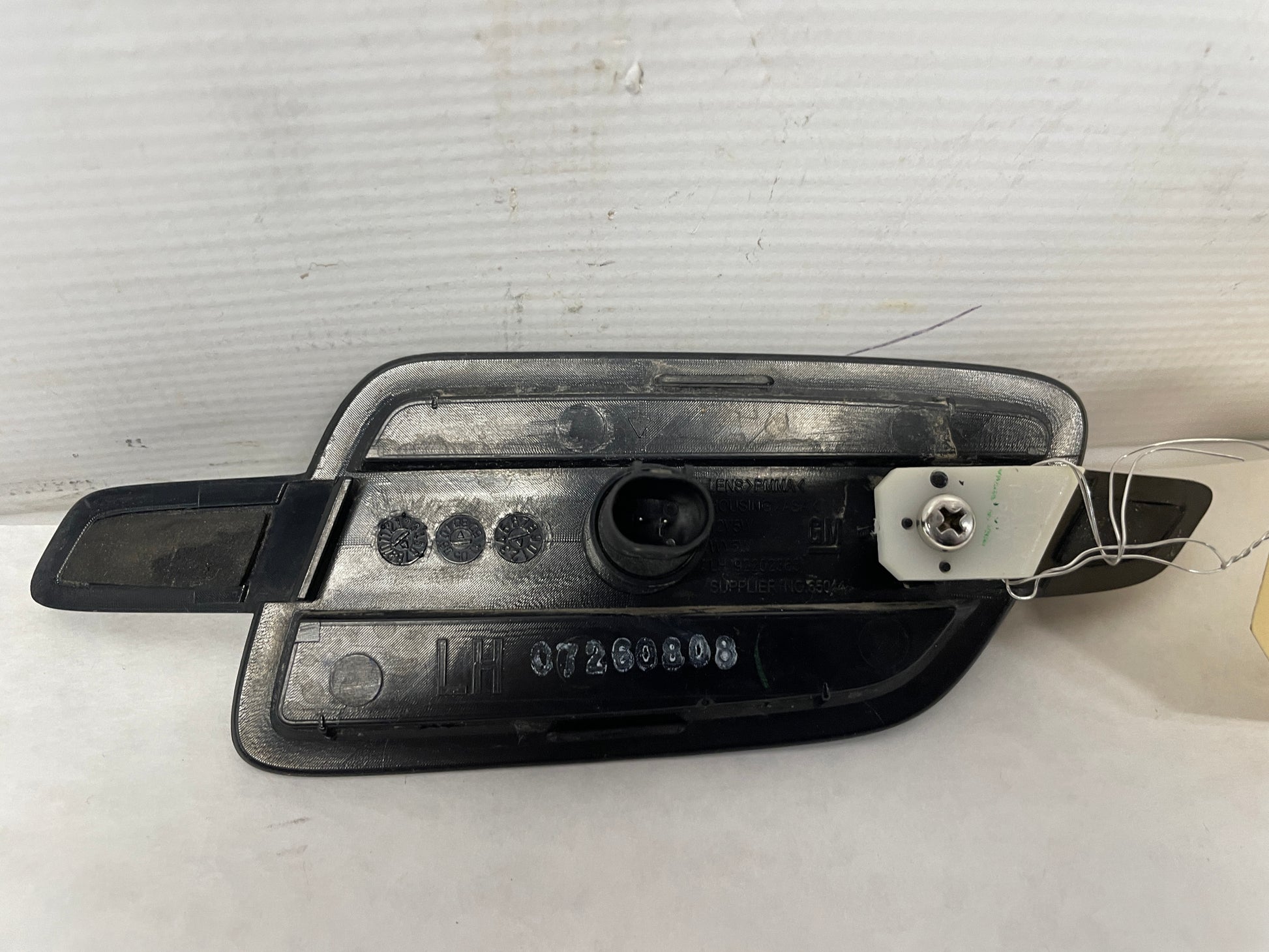 2009 Pontiac G8 LH Driver Fender Marker Light Grill OEM - Day's Parts Yard