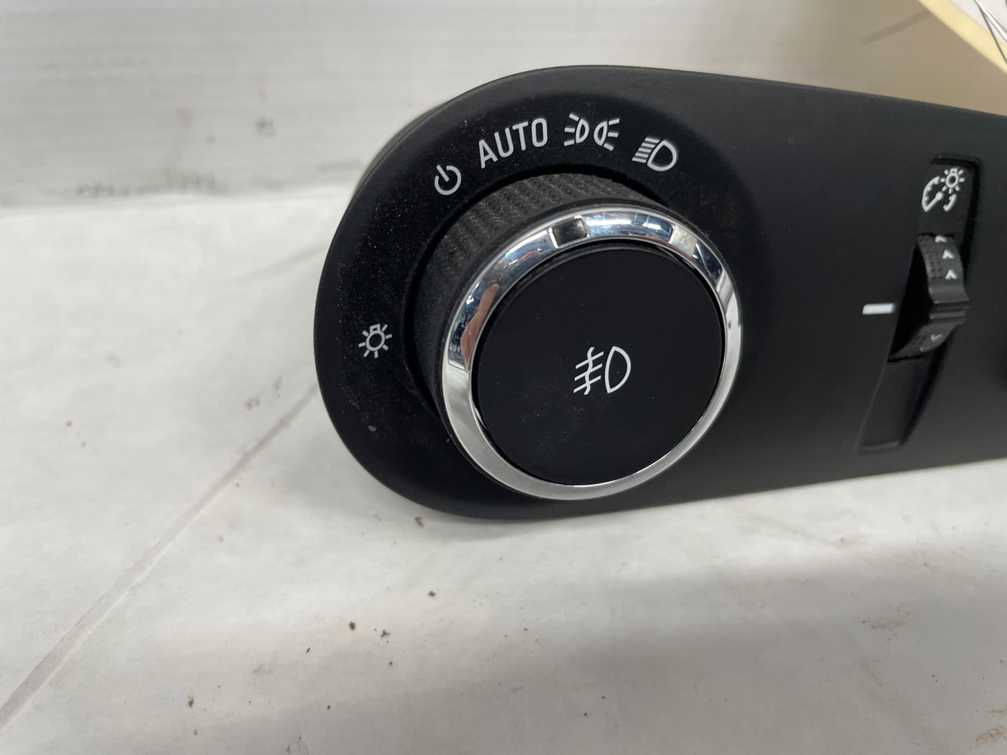 2014 Chevy SS Sedan Headlight Lamp Switch w/ Trim Plate OEM - Day's Parts Yard