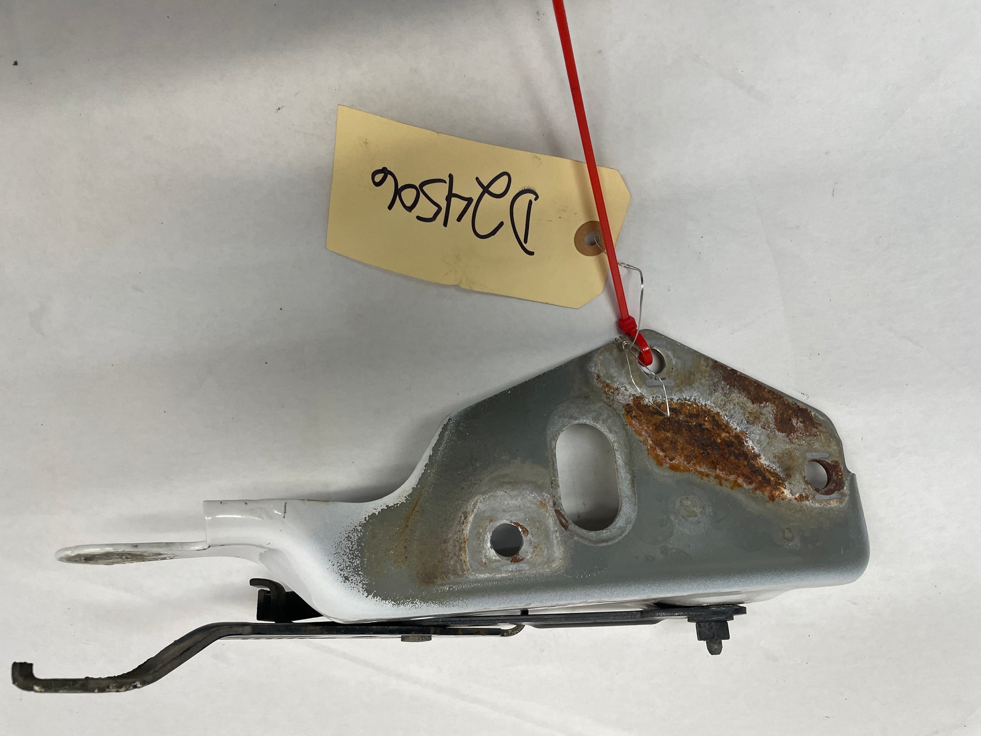 2006 Chevy Silverado C2500 RH Passenger Hood Hinge OEM - Day's Parts Yard