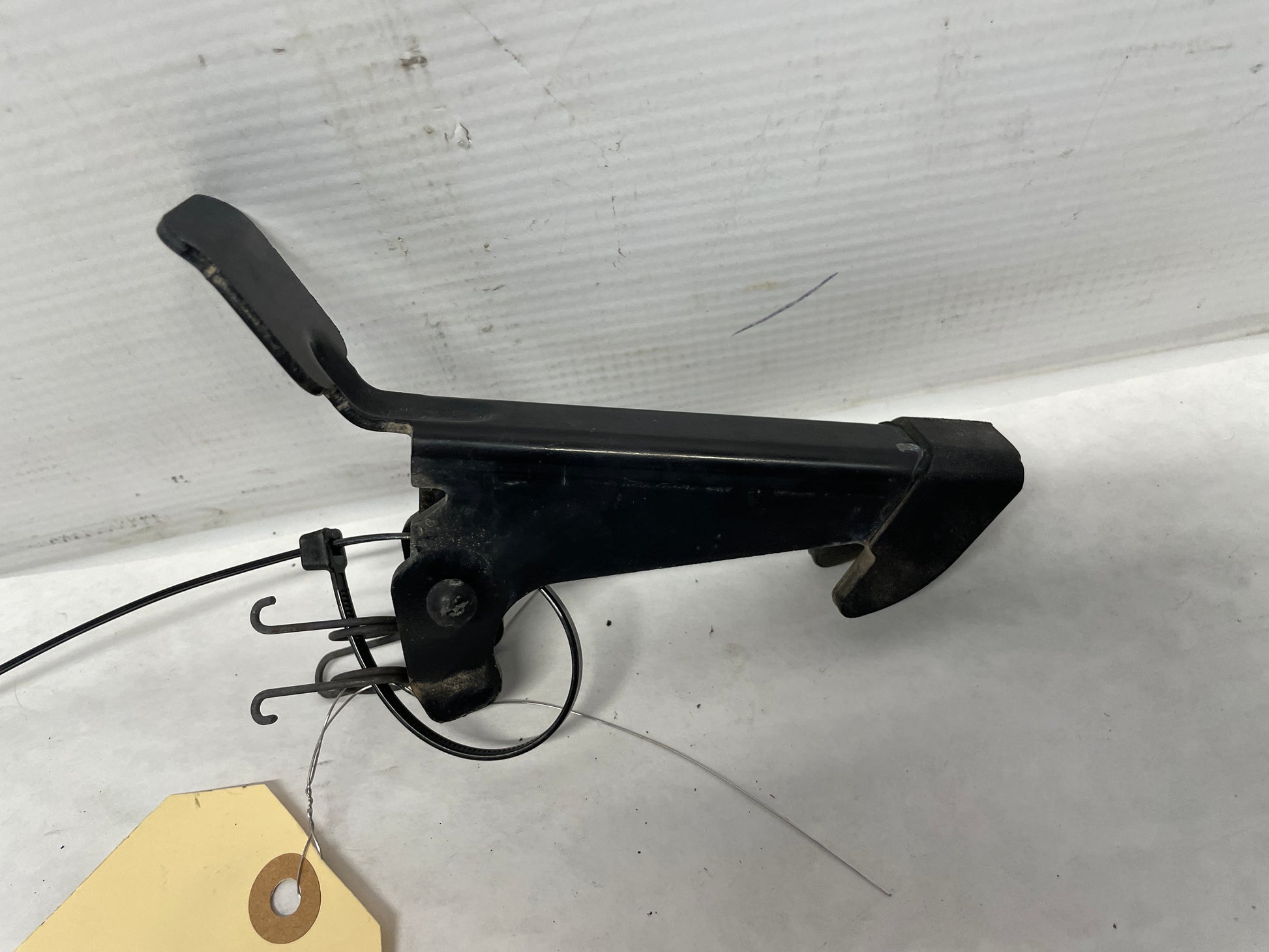 2009 Pontiac G8 Hood Latch OEM - Day's Parts Yard