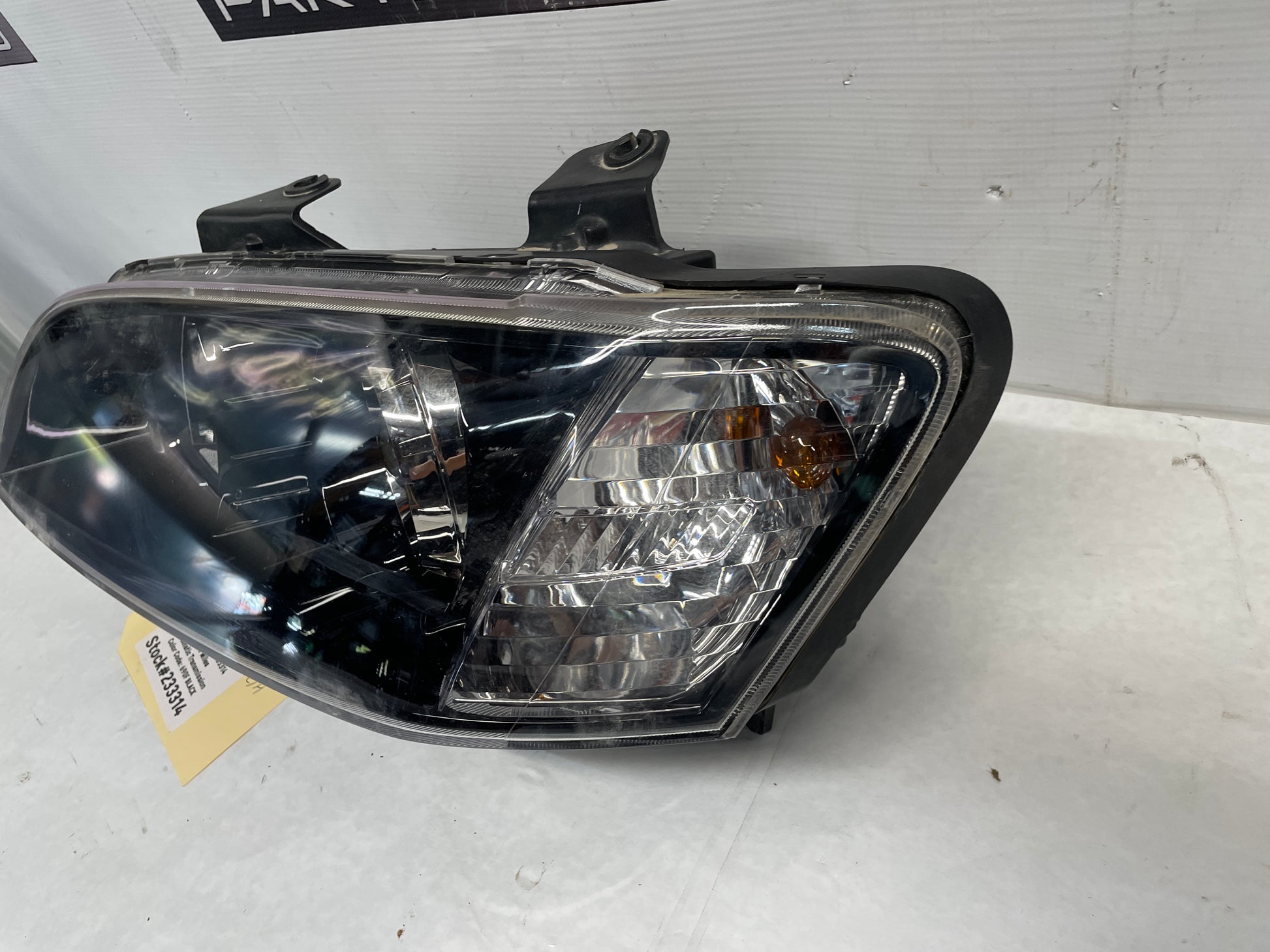 2009 Pontiac G8 LH Driver Head Light Headlight Lamp OEM - Day's Parts Yard