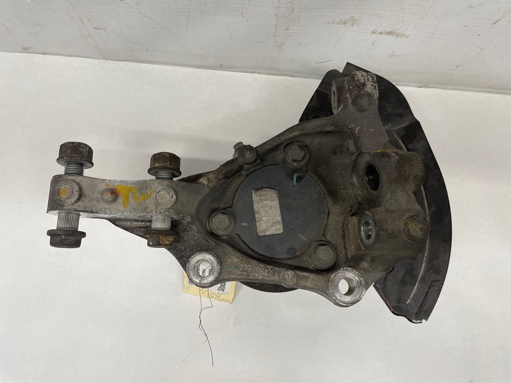 2016 Cadillac ATS-V Front LH Driver Spindle Knuckle Hub OEM - Day's Parts Yard