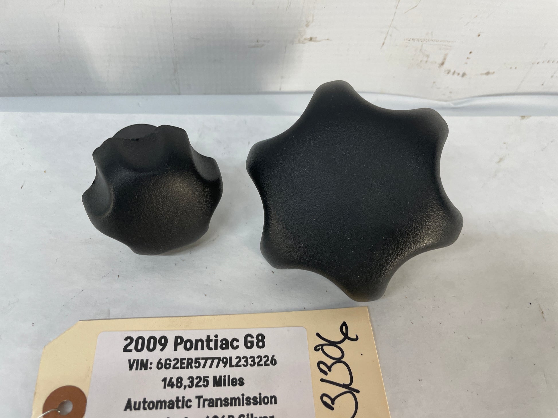 2009 Pontiac G8 Front LH Driver Seat Lumbar Adjustment Knob Control Set OEM - Day's Parts Yard
