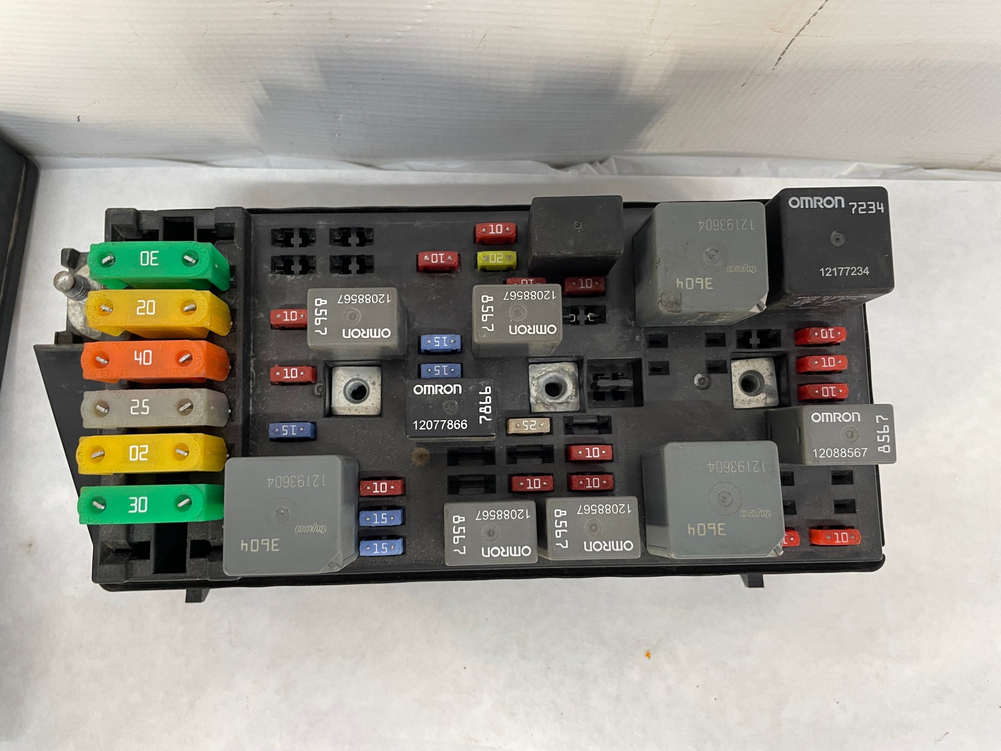 2004 Chevy C5 Corvette Engine Bay Wiring Harness Junction Fuse Box Block w/ Lid OEM - Day's Parts Yard