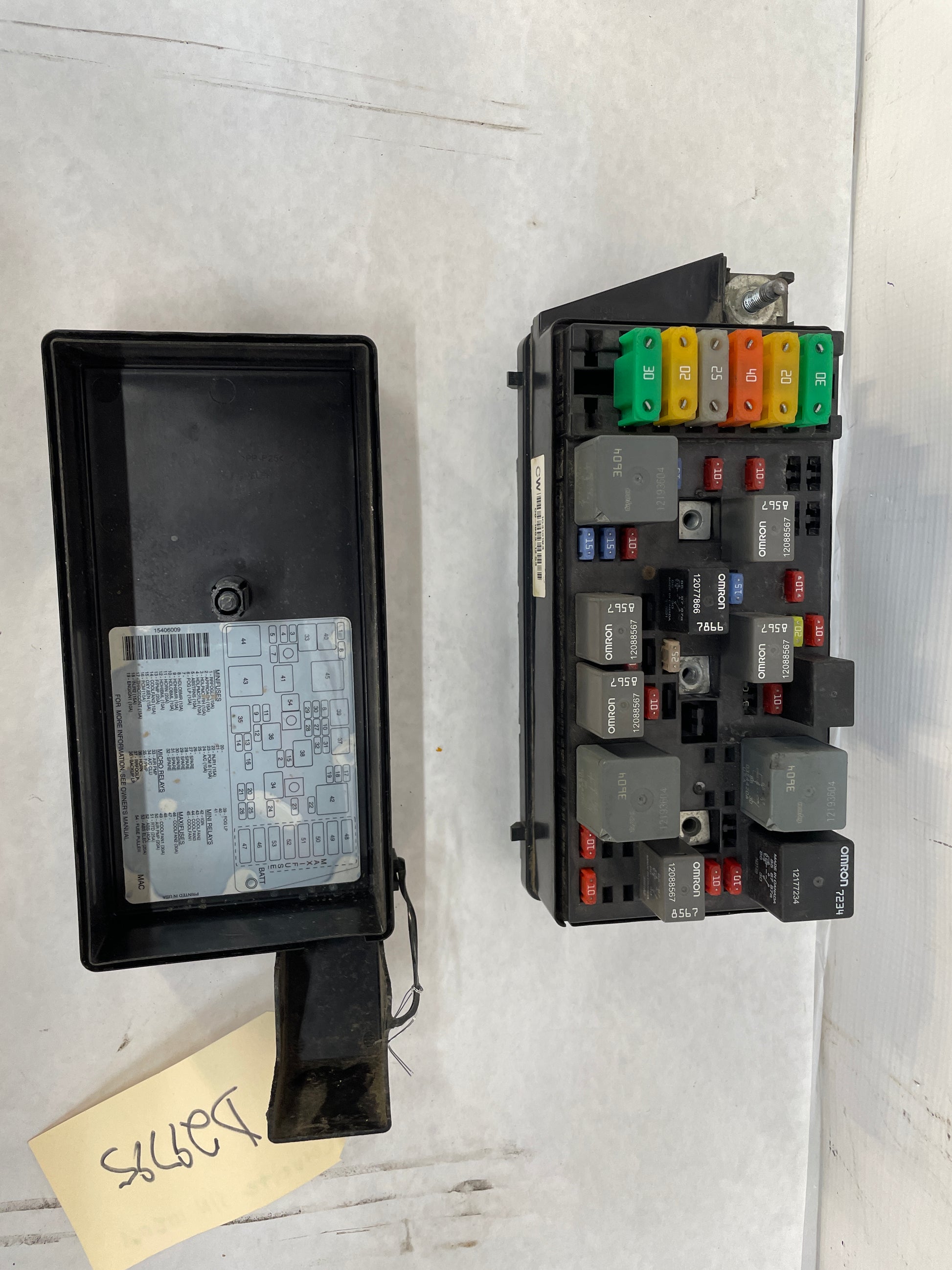2004 Chevy C5 Corvette Engine Bay Wiring Harness Junction Fuse Box Block w/ Lid OEM - Day's Parts Yard