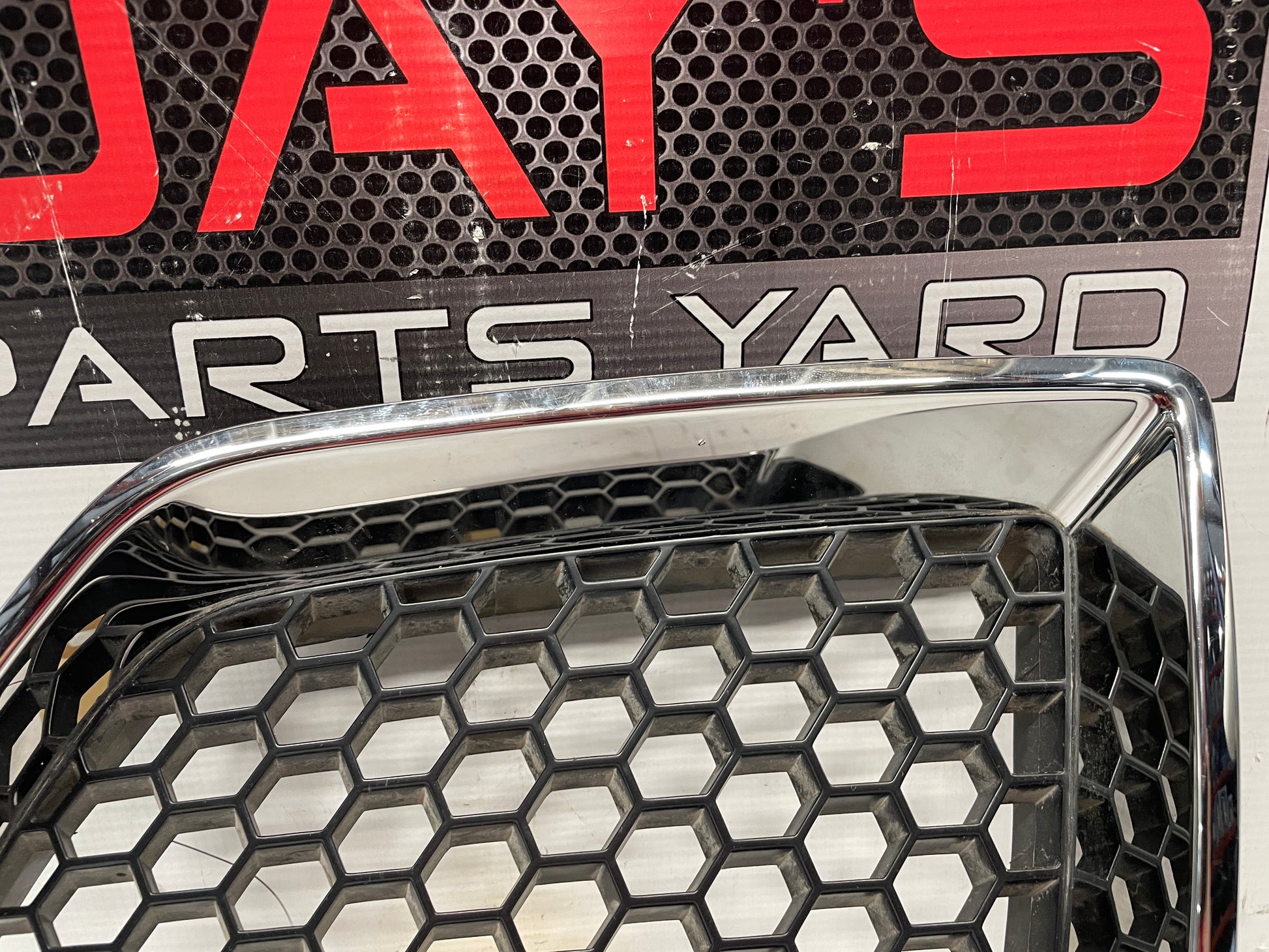 2009 Pontiac G8 LH Driver Front Bumper Upper Kidney Grilles Inserts OEM - Day's Parts Yard