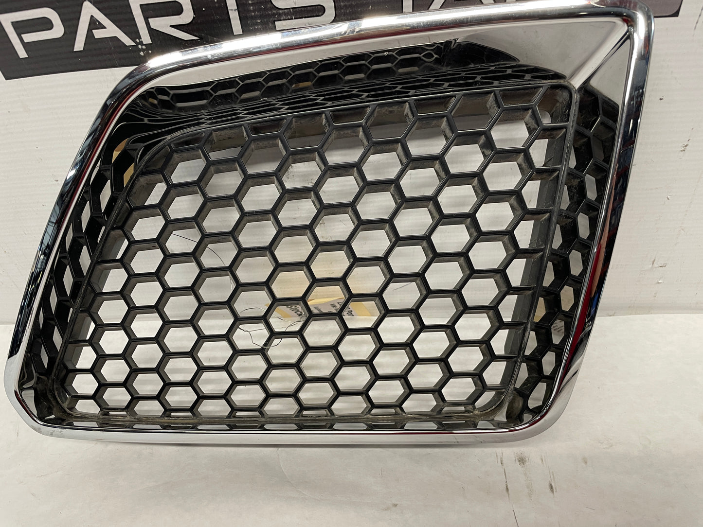 2009 Pontiac G8 LH Driver Front Bumper Upper Kidney Grilles Inserts OEM - Day's Parts Yard