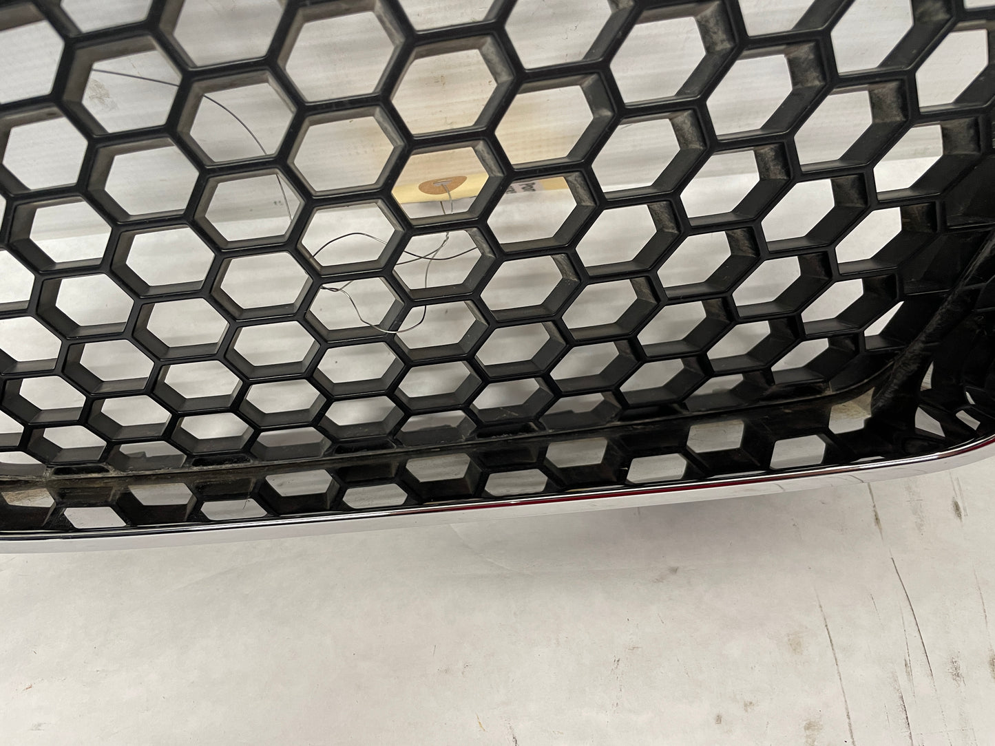 2009 Pontiac G8 LH Driver Front Bumper Upper Kidney Grilles Inserts OEM - Day's Parts Yard