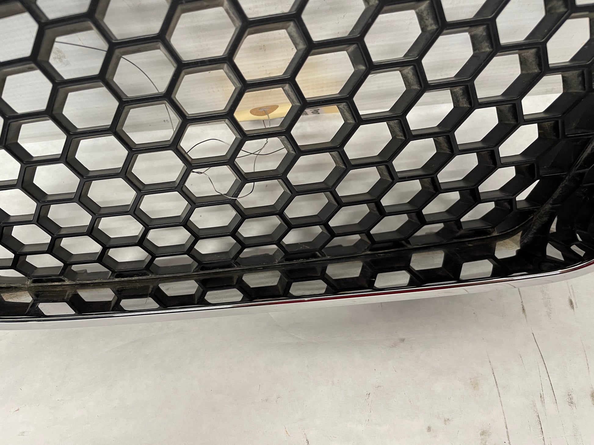 2009 Pontiac G8 LH Driver Front Bumper Upper Kidney Grilles Inserts OEM - Day's Parts Yard