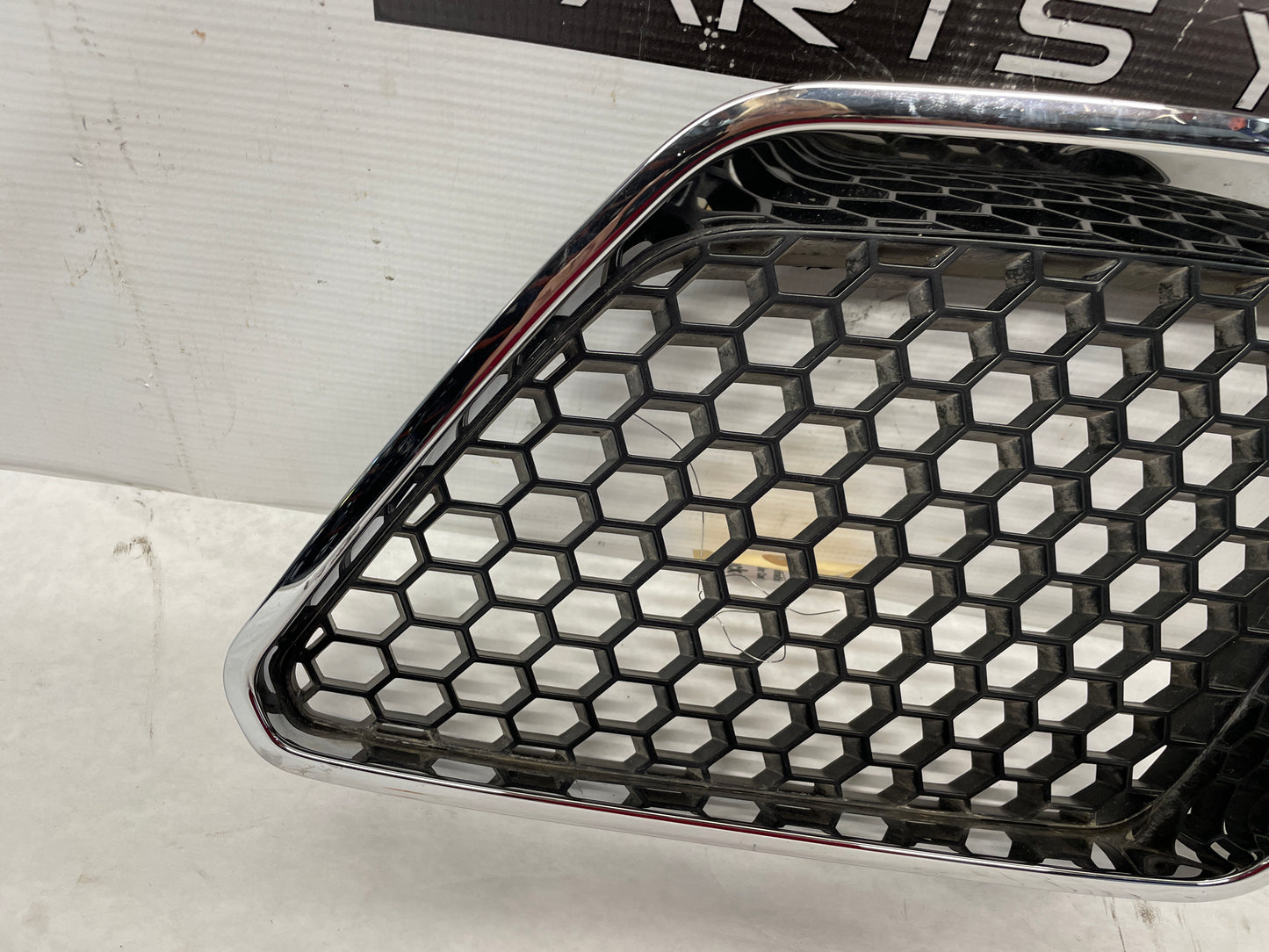 2009 Pontiac G8 LH Driver Front Bumper Upper Kidney Grilles Inserts OEM - Day's Parts Yard