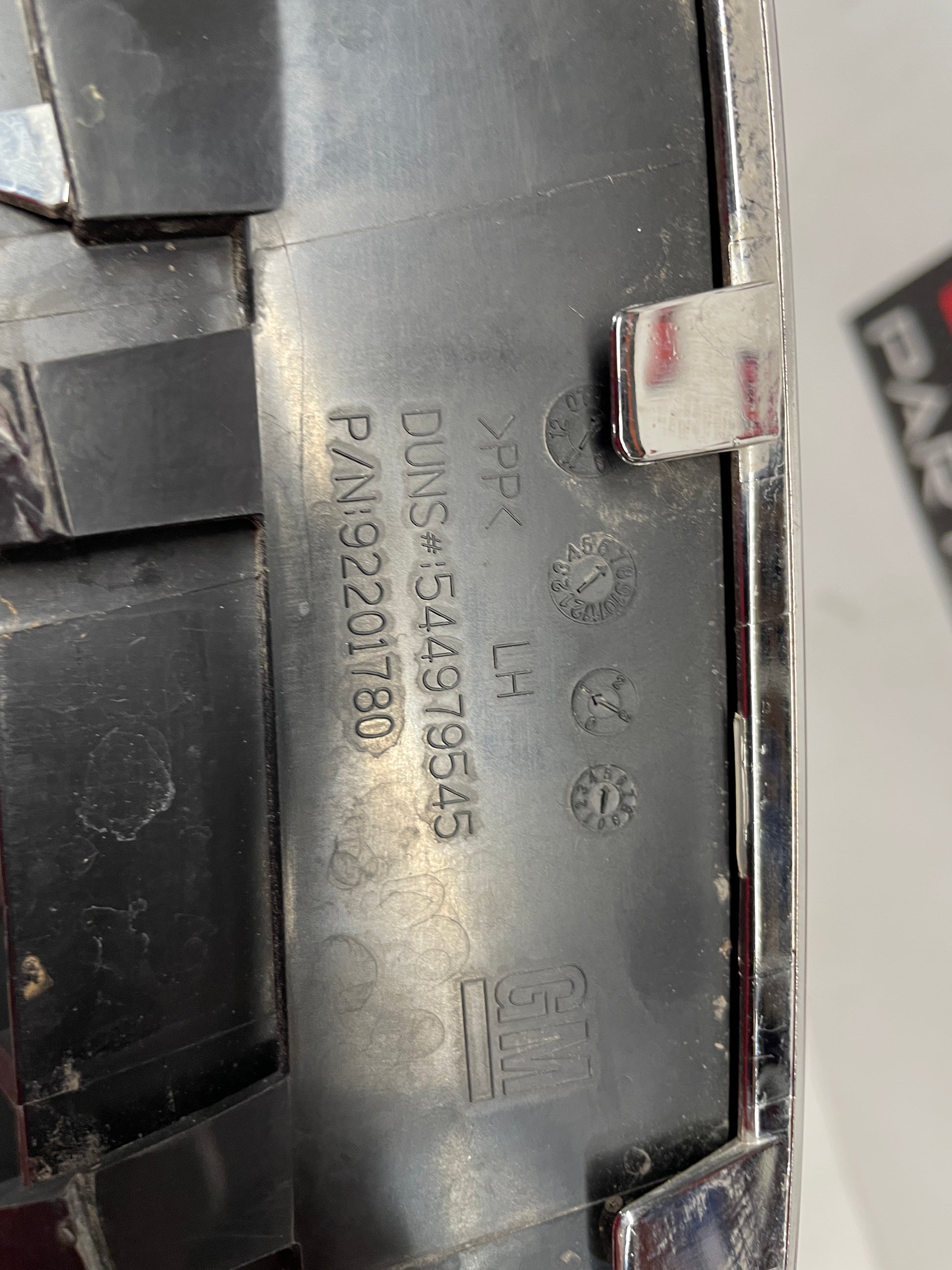 2009 Pontiac G8 LH Driver Front Bumper Upper Kidney Grilles Inserts OEM - Day's Parts Yard