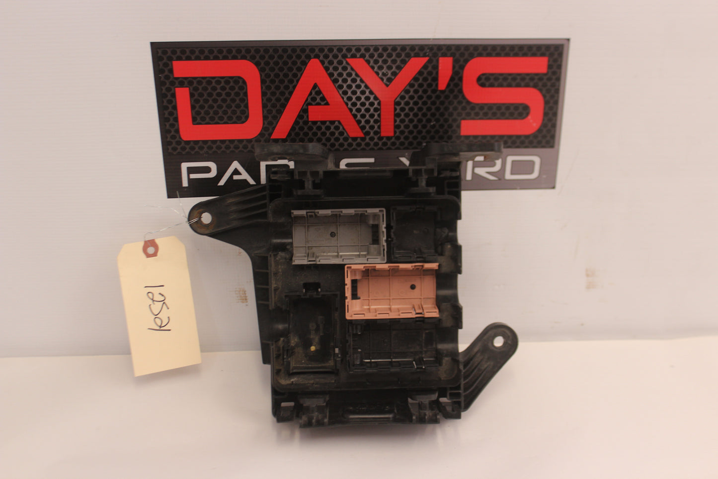 2016 Cadillac ATS-V Fuse Retainer Block OEM