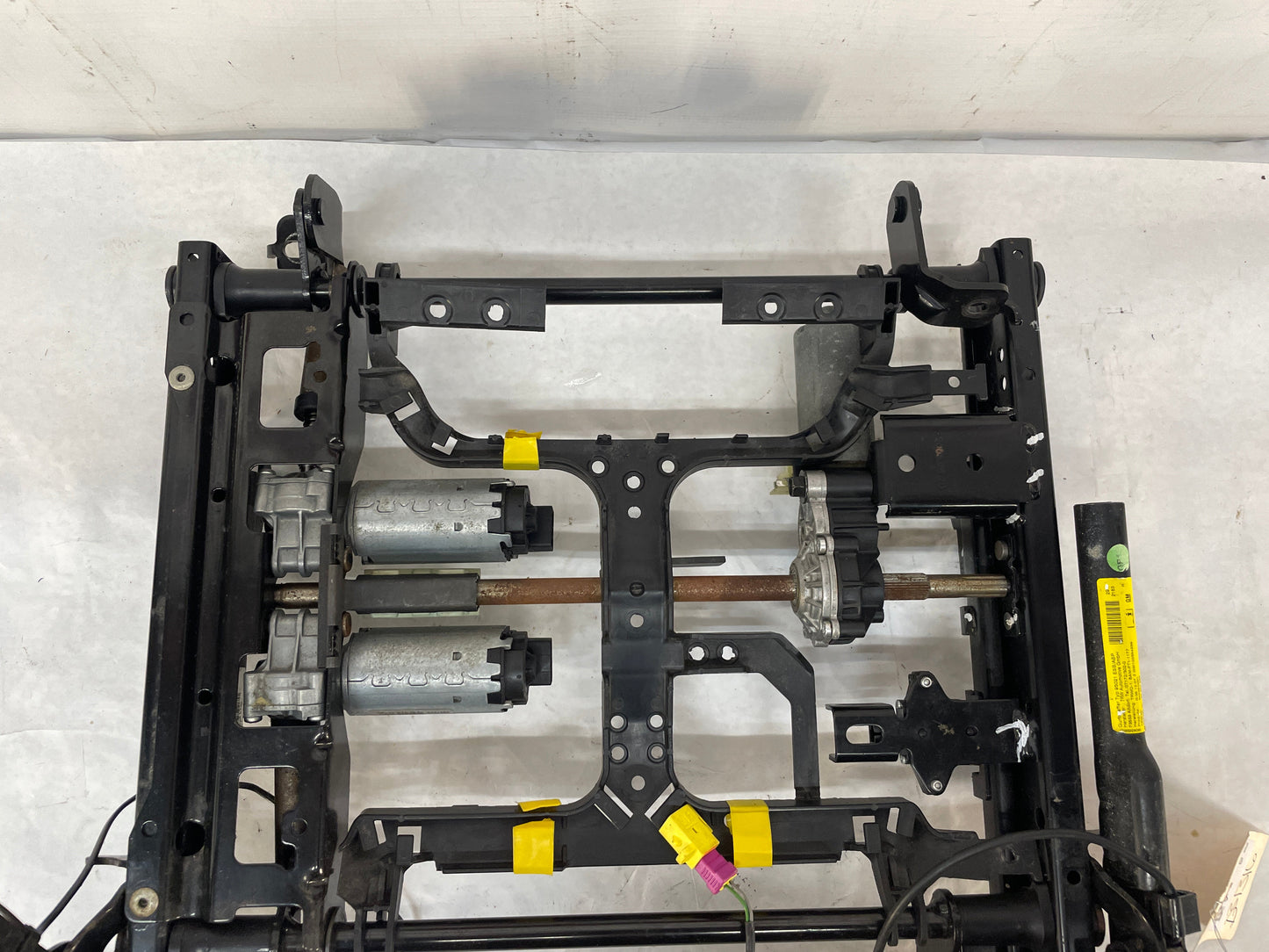 2009 Pontiac G8 LH Driver Front Seat Track Frame Electric OEM - Day's Parts Yard