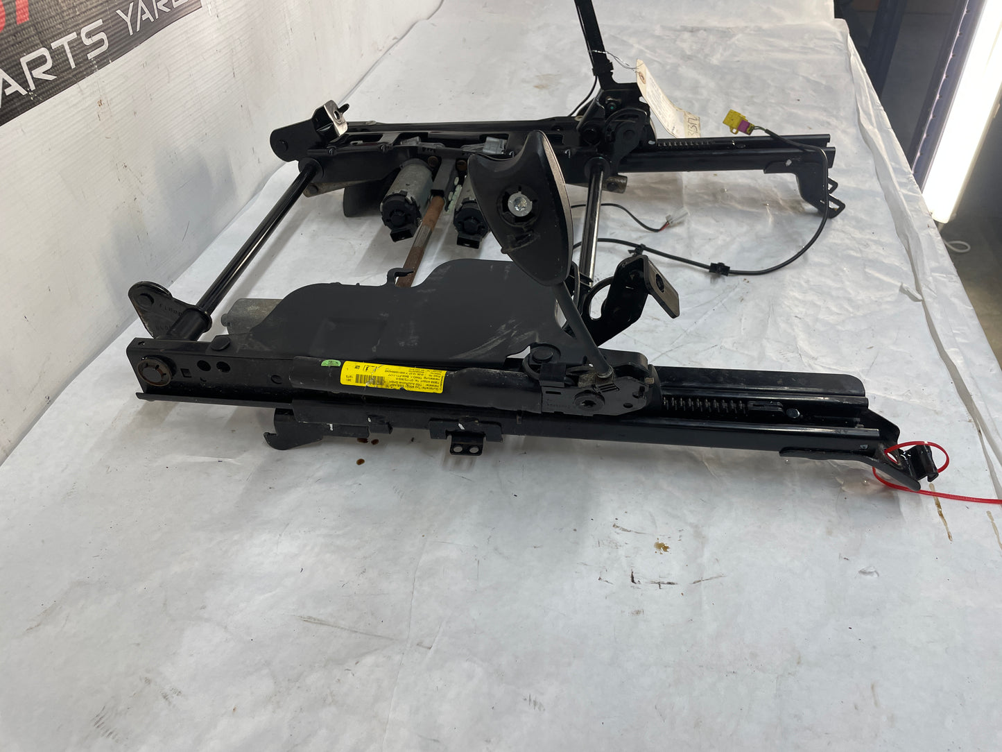 2009 Pontiac G8 RH Passenger Front Seat Track Frame Electric OEM - Day's Parts Yard